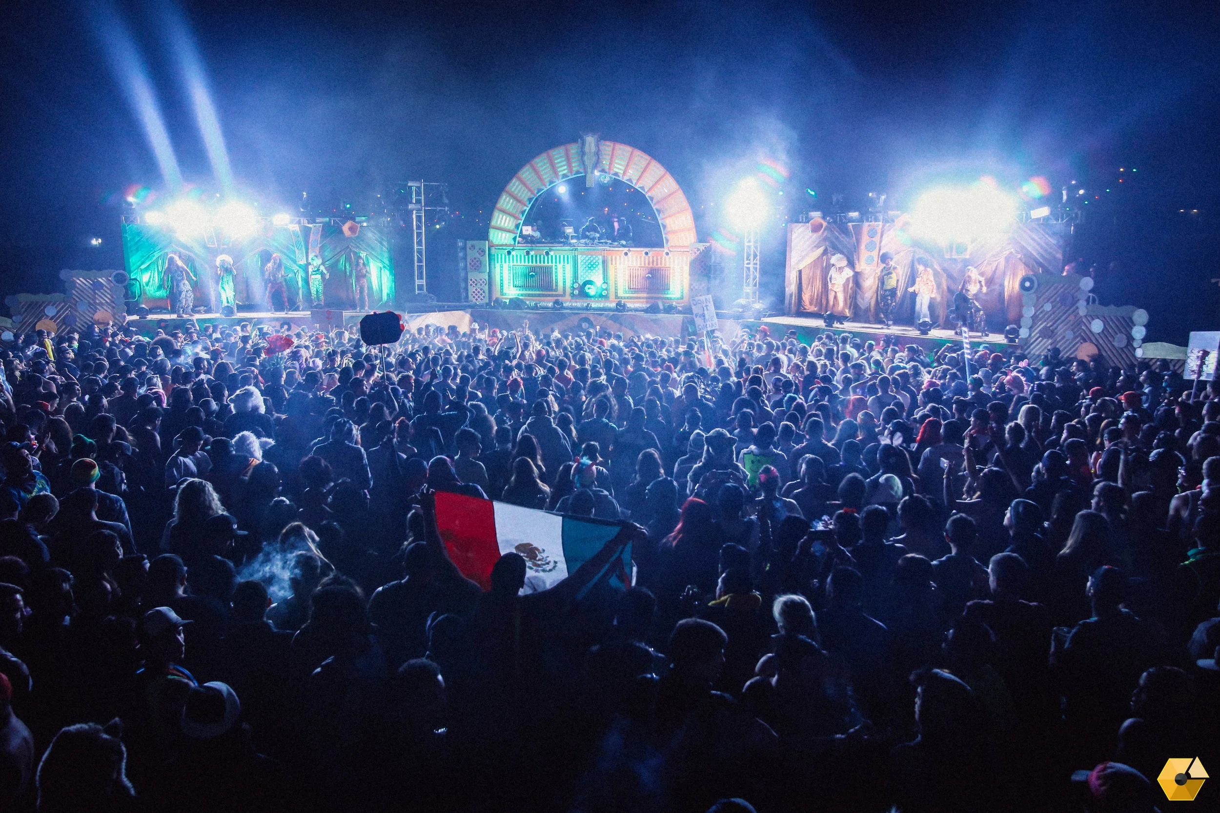 Stage night crowd-9119.jpg