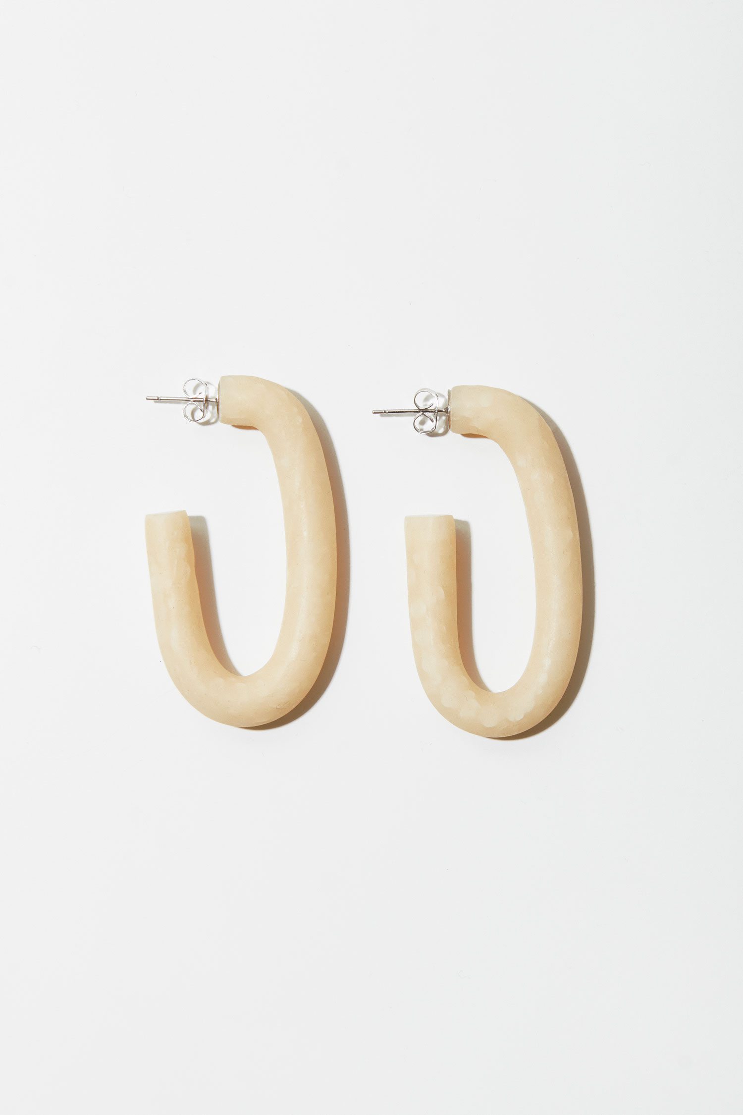 Milena_Mallory_Oatmilk_Earrings_Front_web.jpg