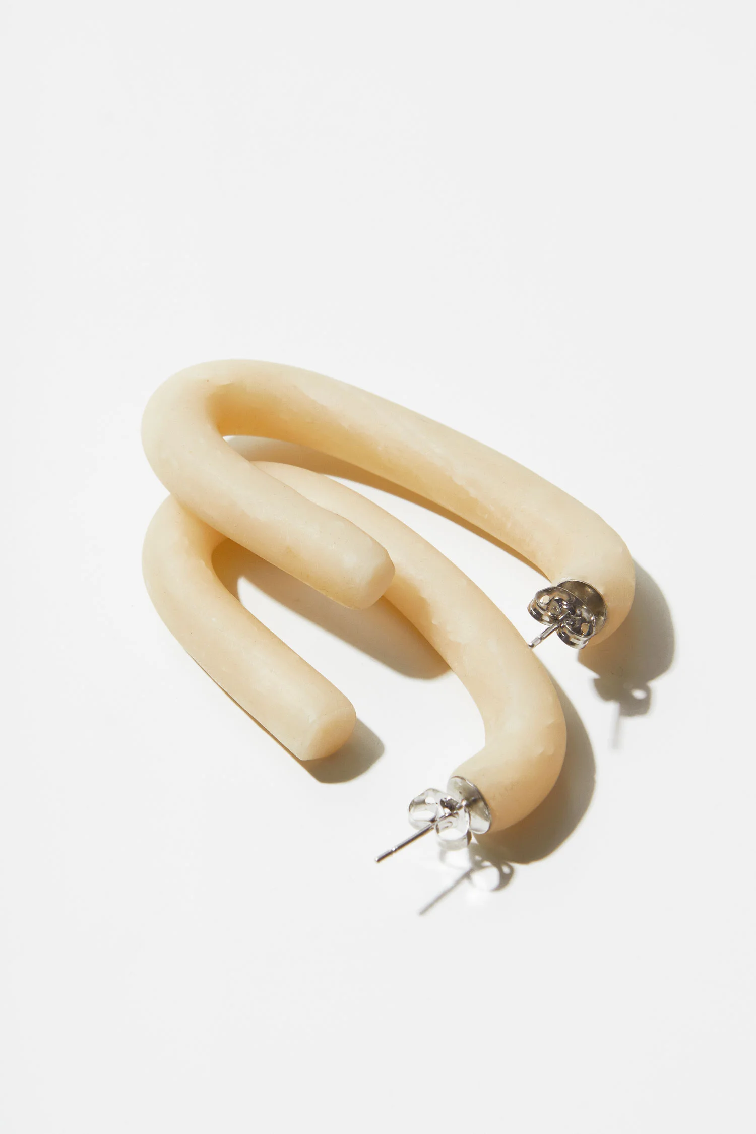 Milena_Mallory_Oatmilk_Earrings_Back_web.jpg