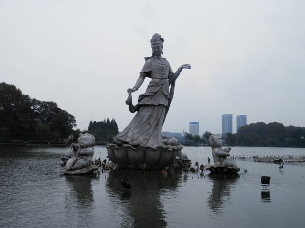  (Photo: Rainy days at Xuanwu Lake, Nanjing)