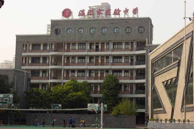  Wenzhou Experimental Middle School. This is where the battles are fought. My classroom is on the fifth floor on the far right.
