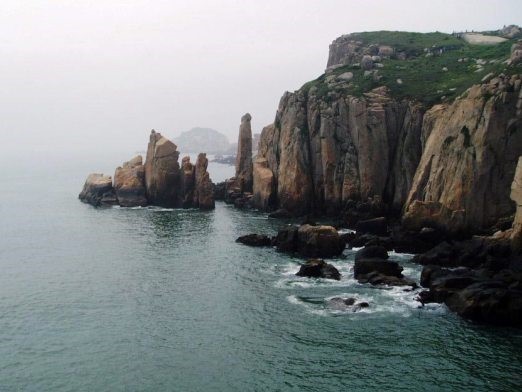 Wuyanling National Nature Reserve is located in Taishun County in the southwest part of the city. This mountain forest area is a completely natural environment that has hardly been disturbed by the outside world.