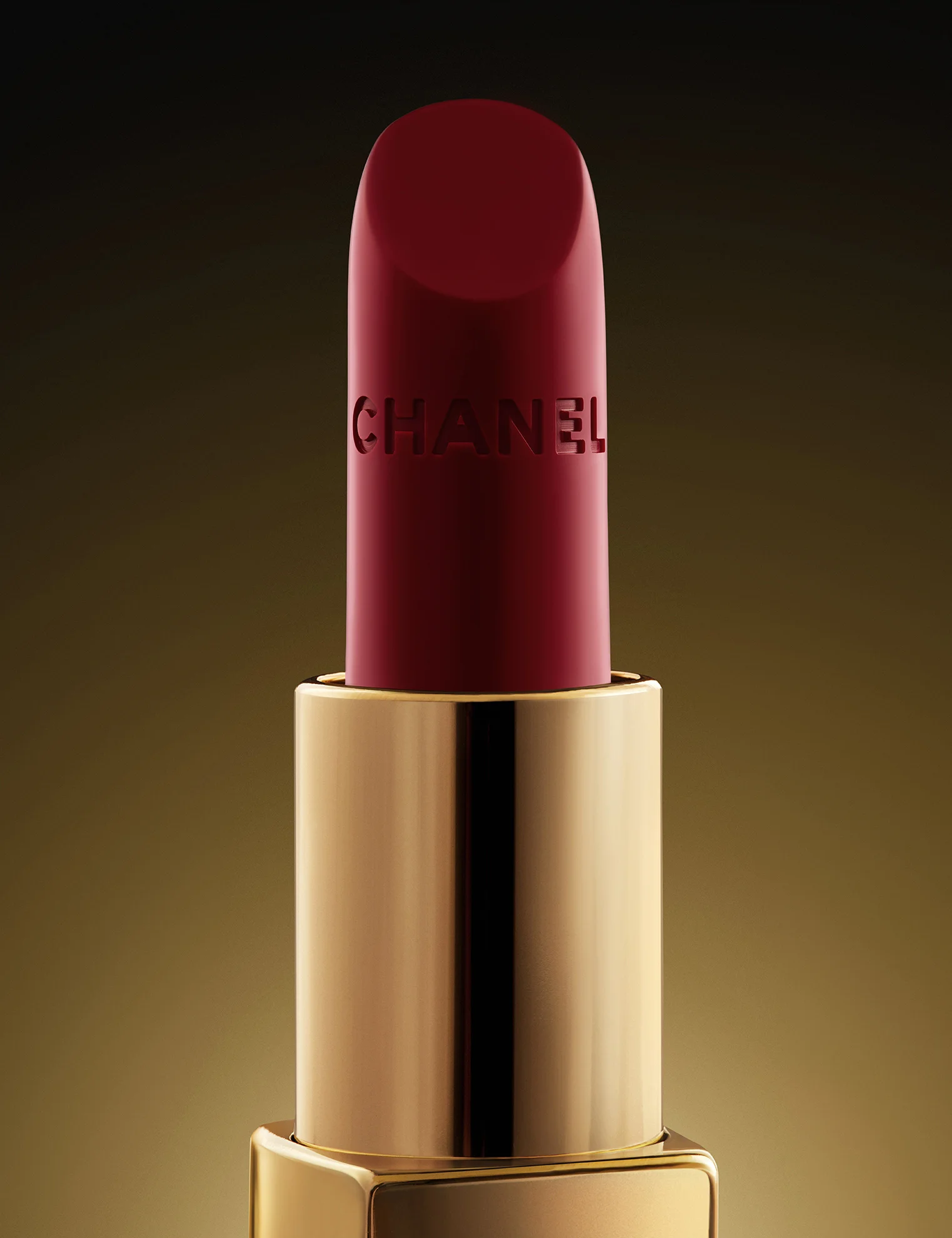 Product photographer in London Josh Caudwell shoots creative image of Chanel lipstick. Still life photography of luxury products, including make up and cosmetics. 