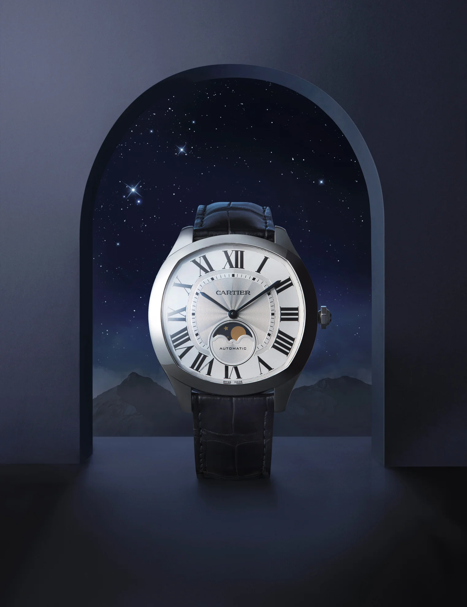  Watch photographer in London Josh Caudwell shoots still life photography of a Cartier watch for a magazine editorial. Creative still life product photography of luxury goods. Luxury product photographer in London for watches and jewellery. 