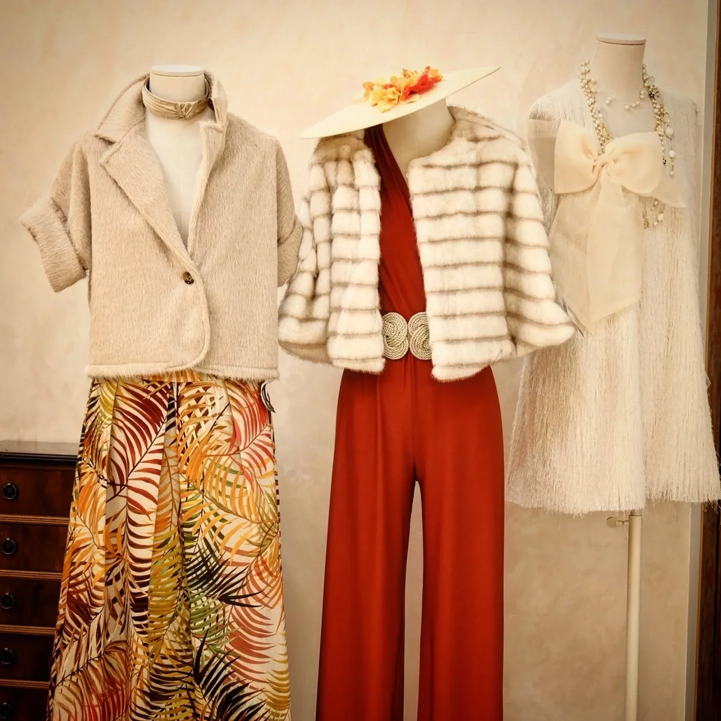 L'automne.
Sans mentir, c'est notre saison préférée.
Les couleurs de la nature sont vives et merveilleusement harmonieuses.
On aime cette saison des couleurs brunes (qui donnent toujours bonne mine), des tons chatoyants, la co