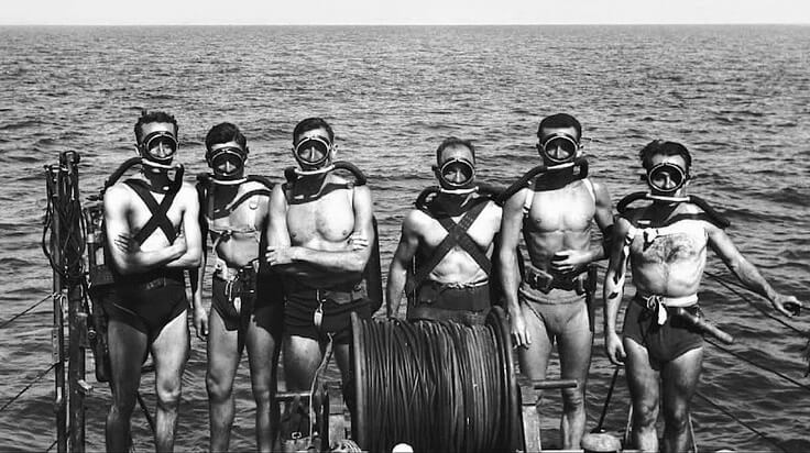 Jacque COUSTEAU (Far Left) with MALOUBIER's Combat Divers.