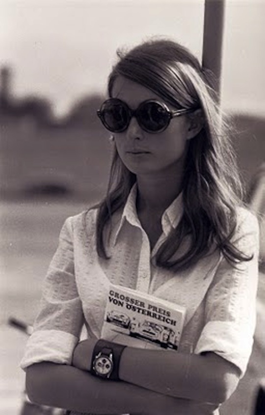 Nina Rindt wearing a Universal Geneve Ref. 885103/03