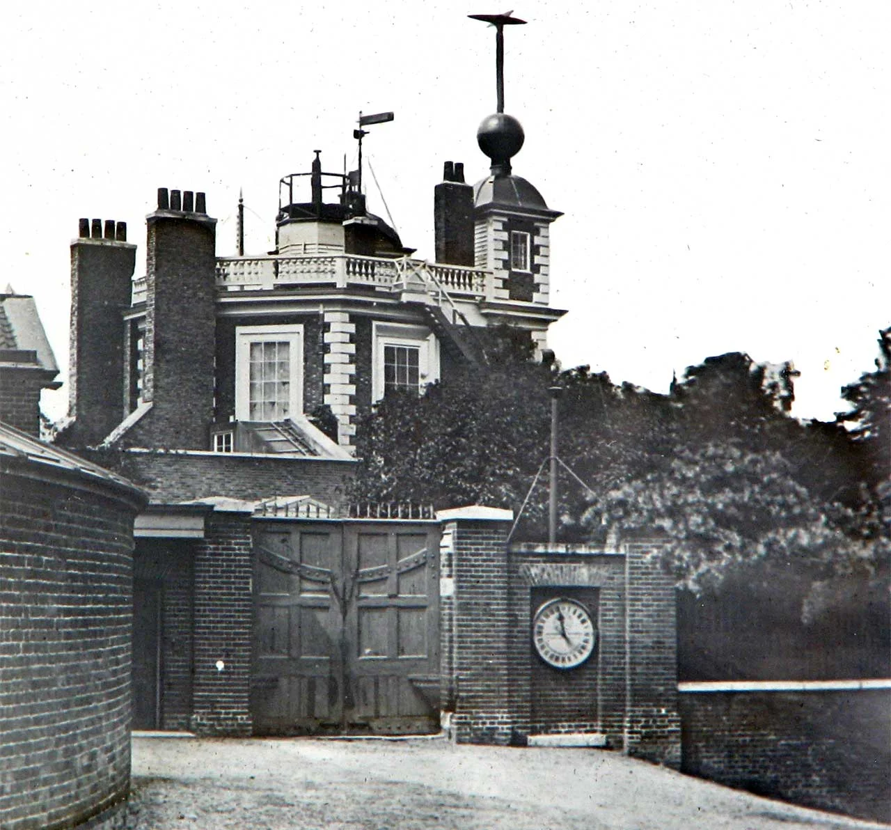 Time-Signal-Wires-1860s Obserrvatory Greenwich.jpg