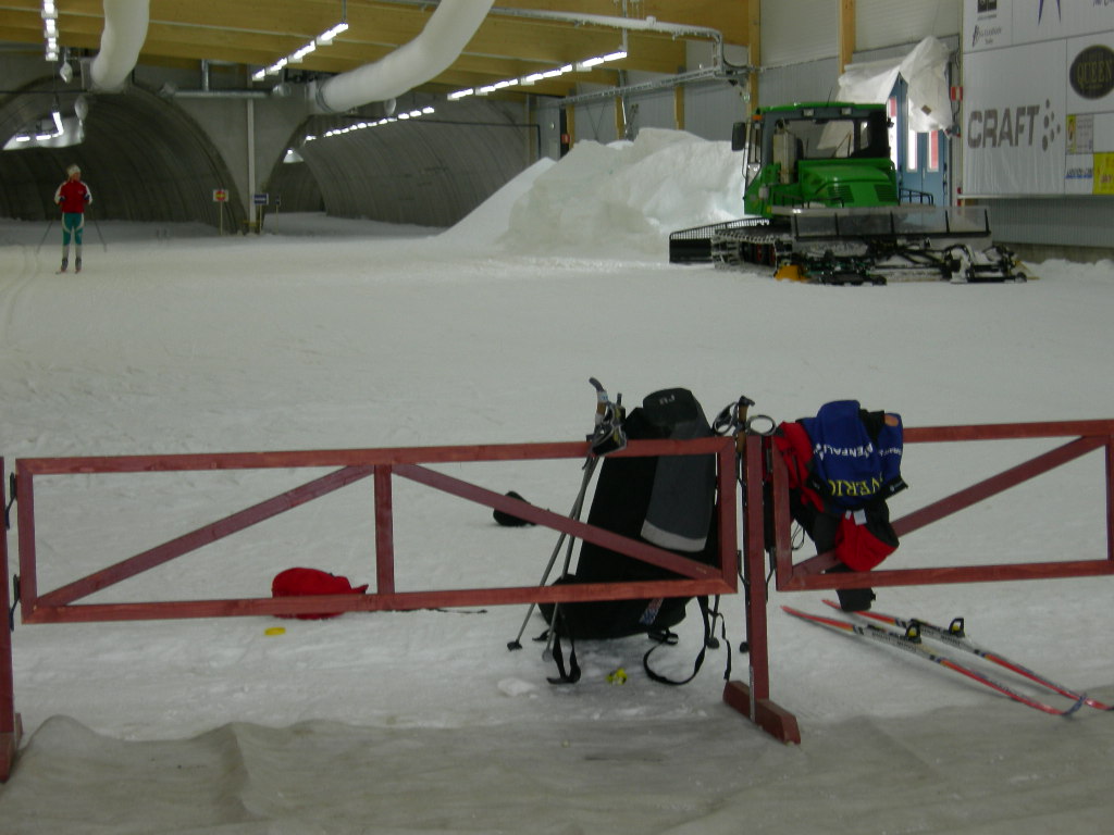 Under arbetspassen var det inte ovanligt att man hamnade på någon av orternas sevärdheter - i Torsbys fall, blev det givetvis skidtunneln.