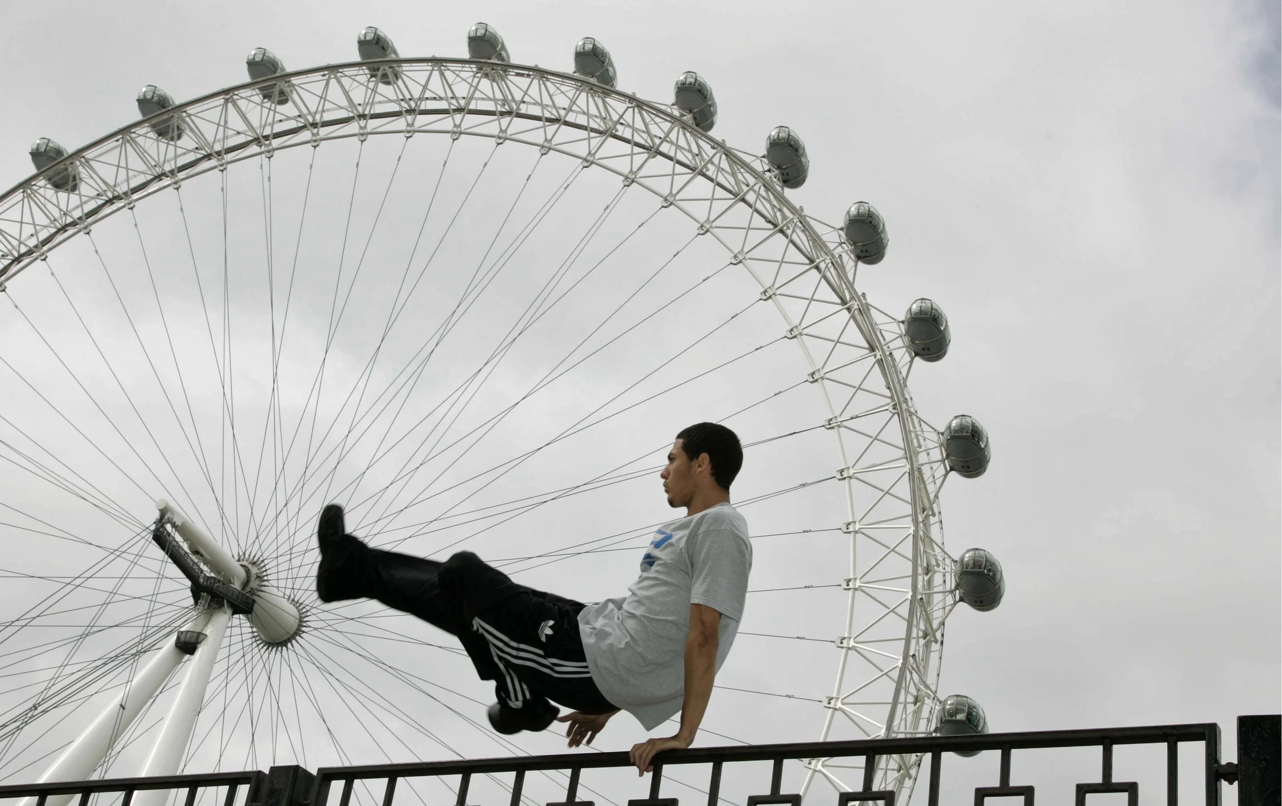 Majora, (real name Marwan Elgamal) demonstrates free-running in front of the London Eye. Freerun, is based on the theory of Parkour, which uses the body to get from A to B as quickly and efficiently as possible, but its practitioners place greater e…
