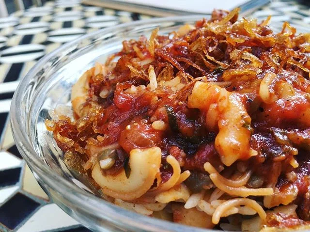 Here are today’s #Lumee #DailySpecials at #AlAaliComplex
Warm Dishes: Koshari Rice with Spicy Daqoos Sauce, Bahraini Fish Machboos, Chicken Mosakhan with Cucumber and Yogurt
Salads: Avocado Hommos, Mixed Beans Salad & Feta Cheese
Ice Cream: Figs & Goats Cheese with Walnuts
Cakes: Mixed Berries & Vanilla Cream Cake, Cinnamon Butterscotch Cake
Sharbat: Karak Tea Lemonade
الأطباق الساخنة: كشري مع صلصة الدقوس الحارة ، مجبوس سمك بحريني ، دجاج مسخن مع روب بالخيار
سلطات: حمص بالافوكادو ، سلطة جبنة الفيتا مع الفاصوليا
أيسكريم: التين مع جبنة الماعز و الجوز
الكعك: كعكة التوت المشكل مع كريمة الفانيلا ، كعكة القرفة و الحلوى
شربت: ليمونادة مع شاي كرك
#LumeeStreet #Bahrain #Manama #Seef #Lunch
#البحرين #السيف #المنامة #لوميي