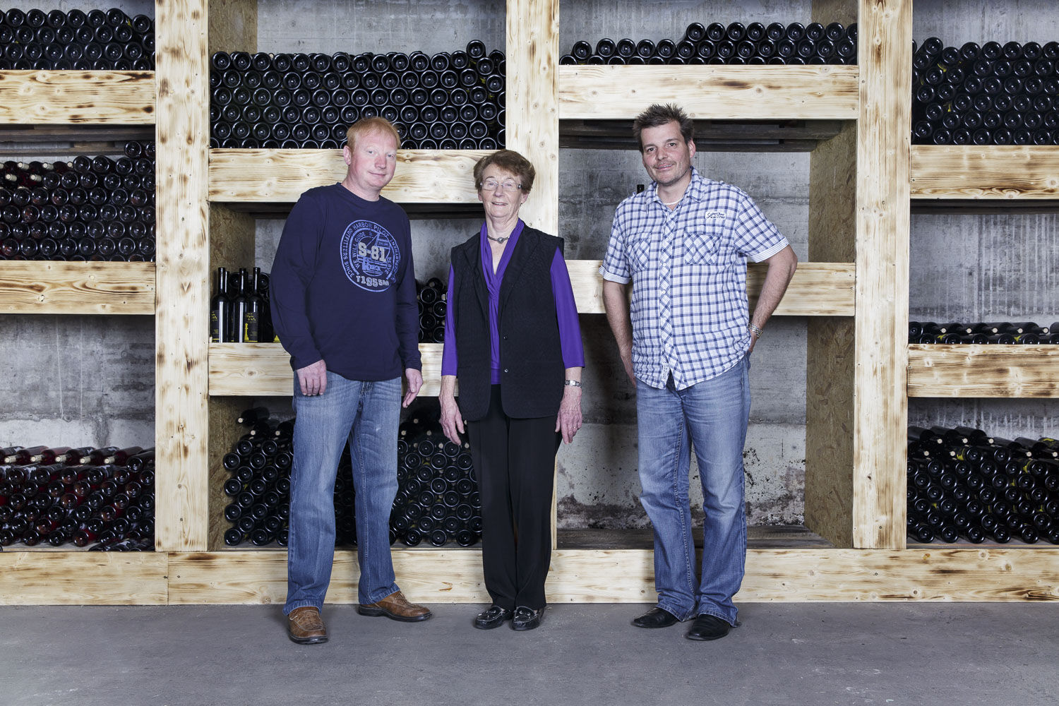 Vignerons dans leur salle de dégustation à Salavaux dans le Vully