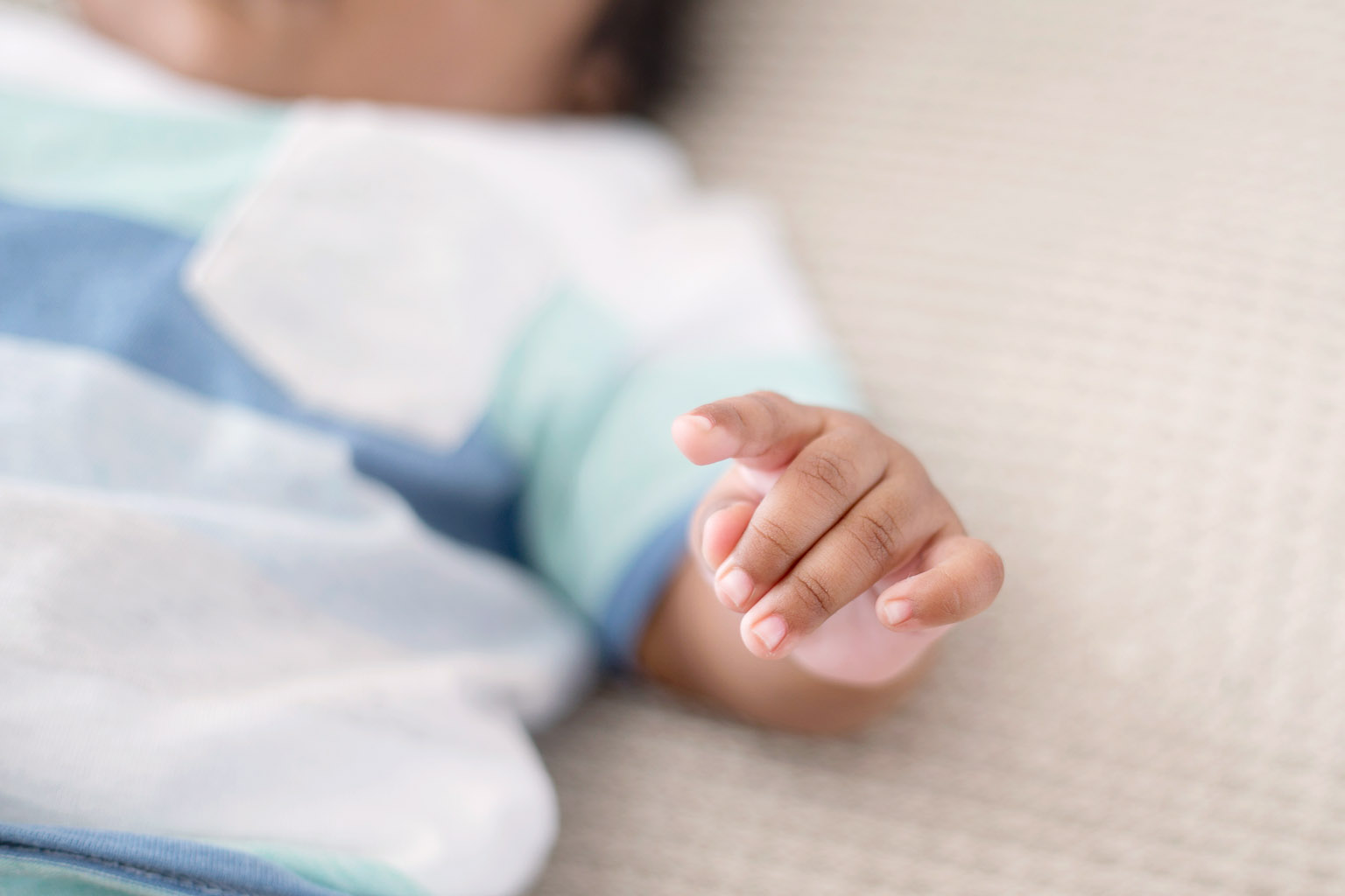 baby boys tiny hands