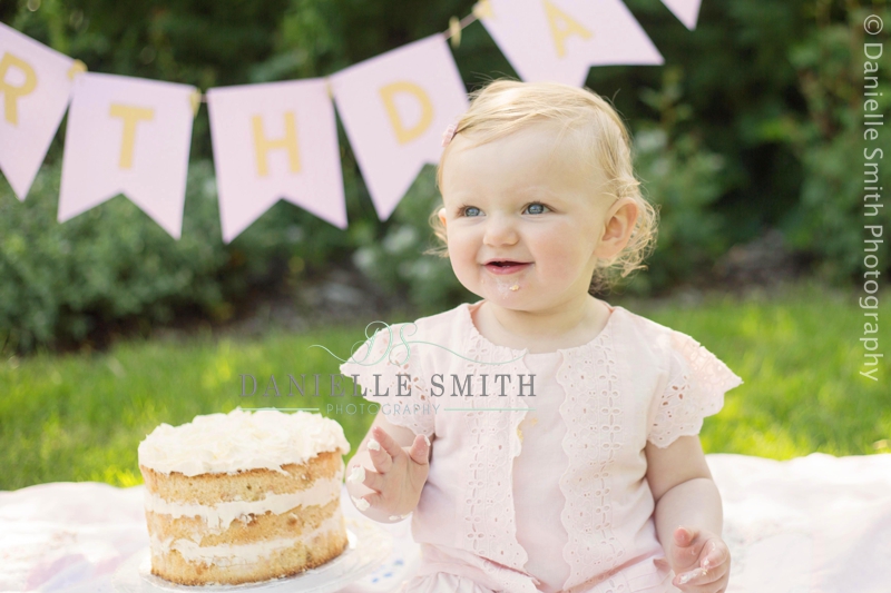 outdoor cake smash with girl