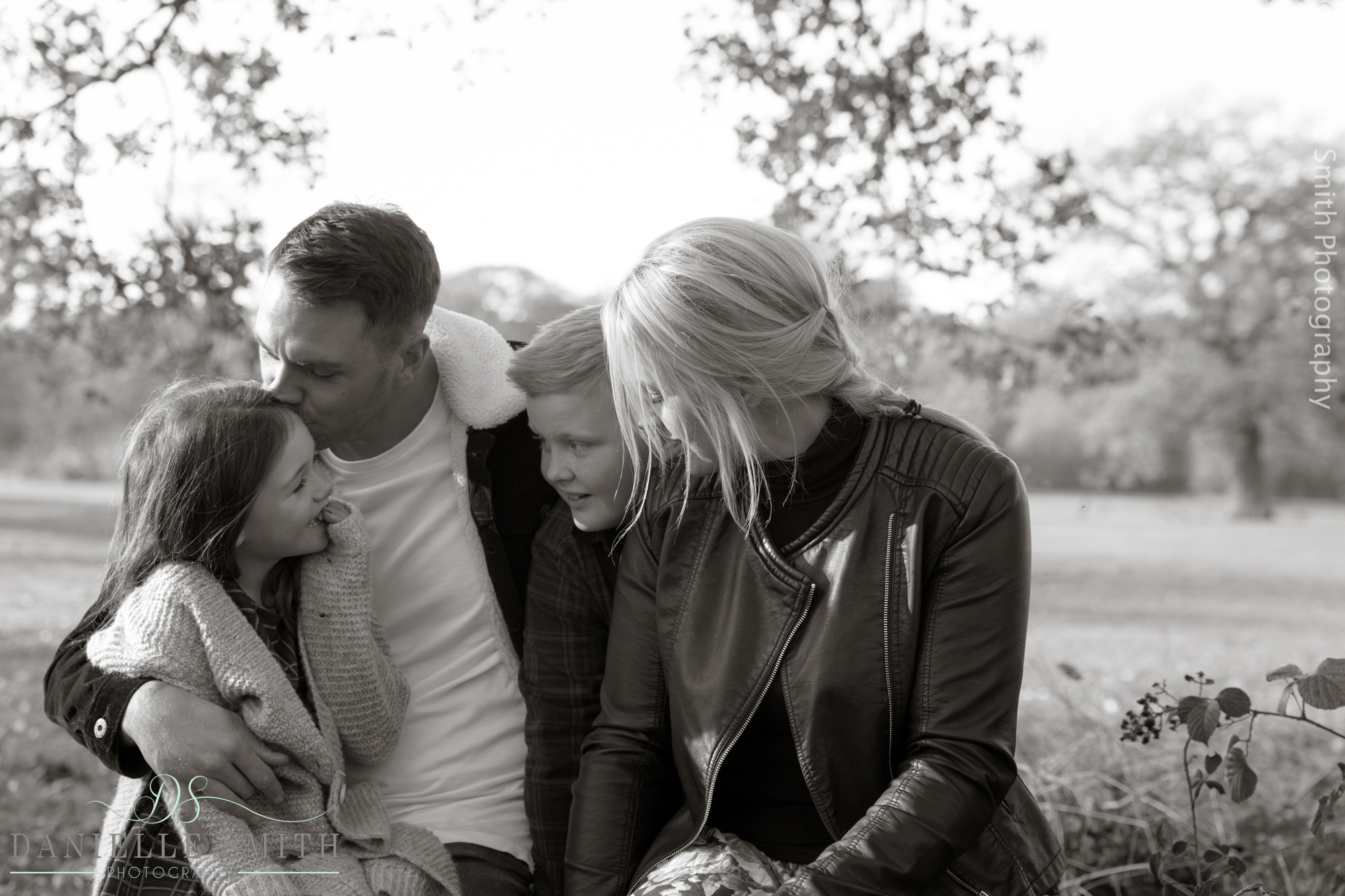 family photography session chelmsford - family sitting in park