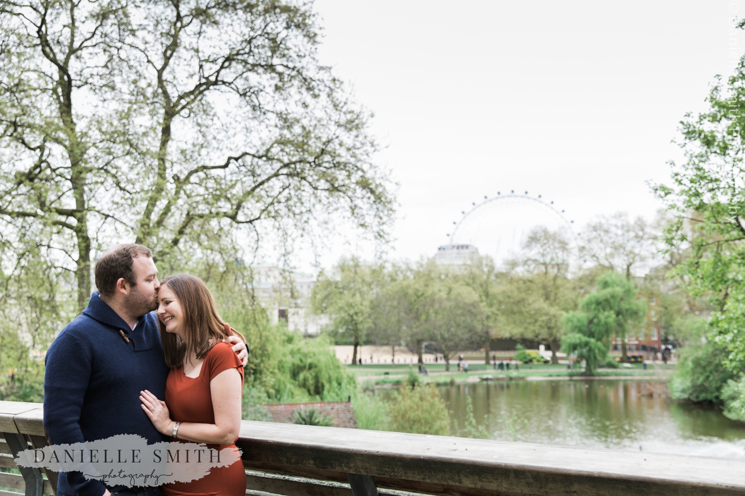 couple hugging in front of london eye