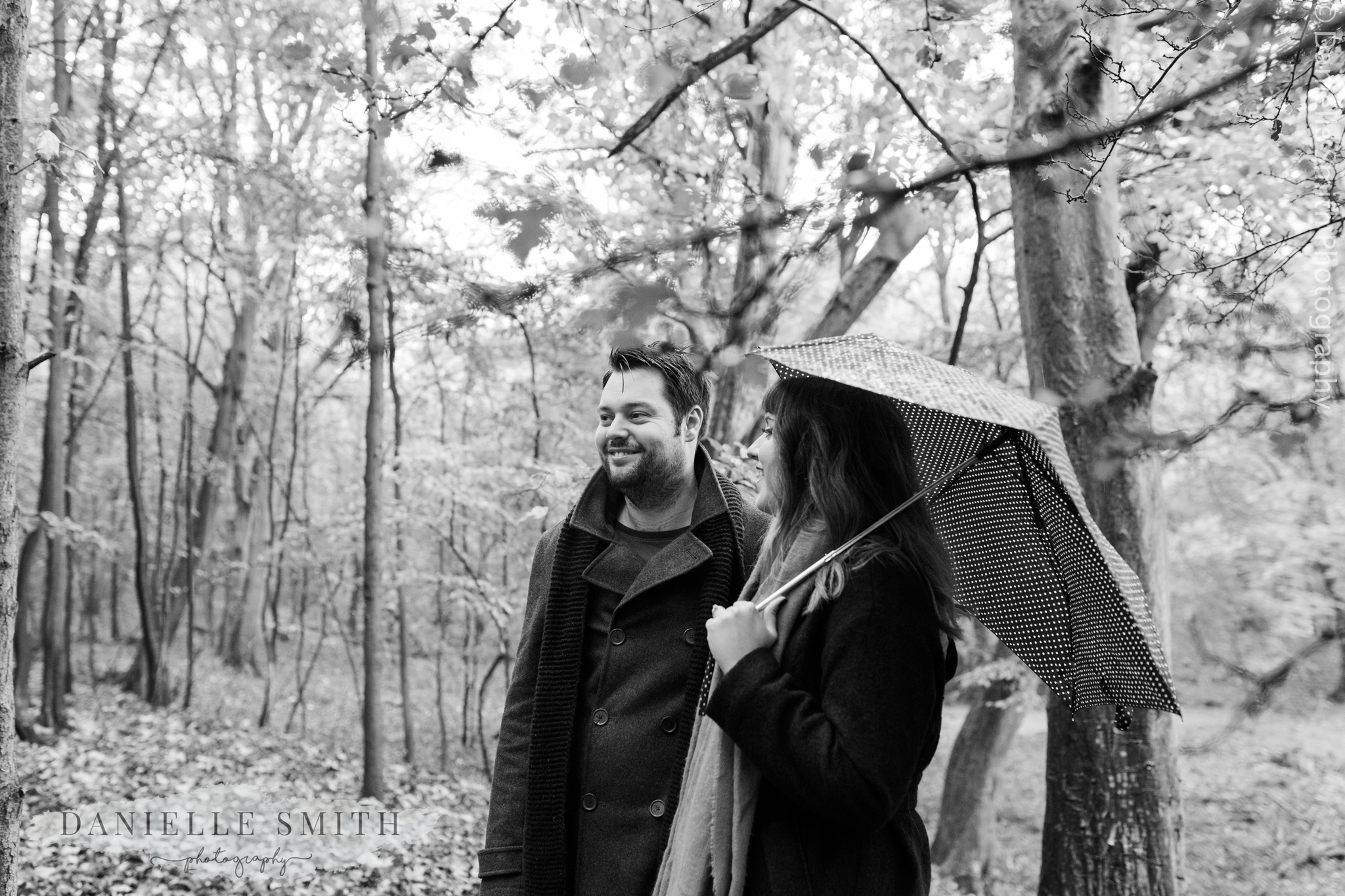 woodland pre-wedding photo shoot