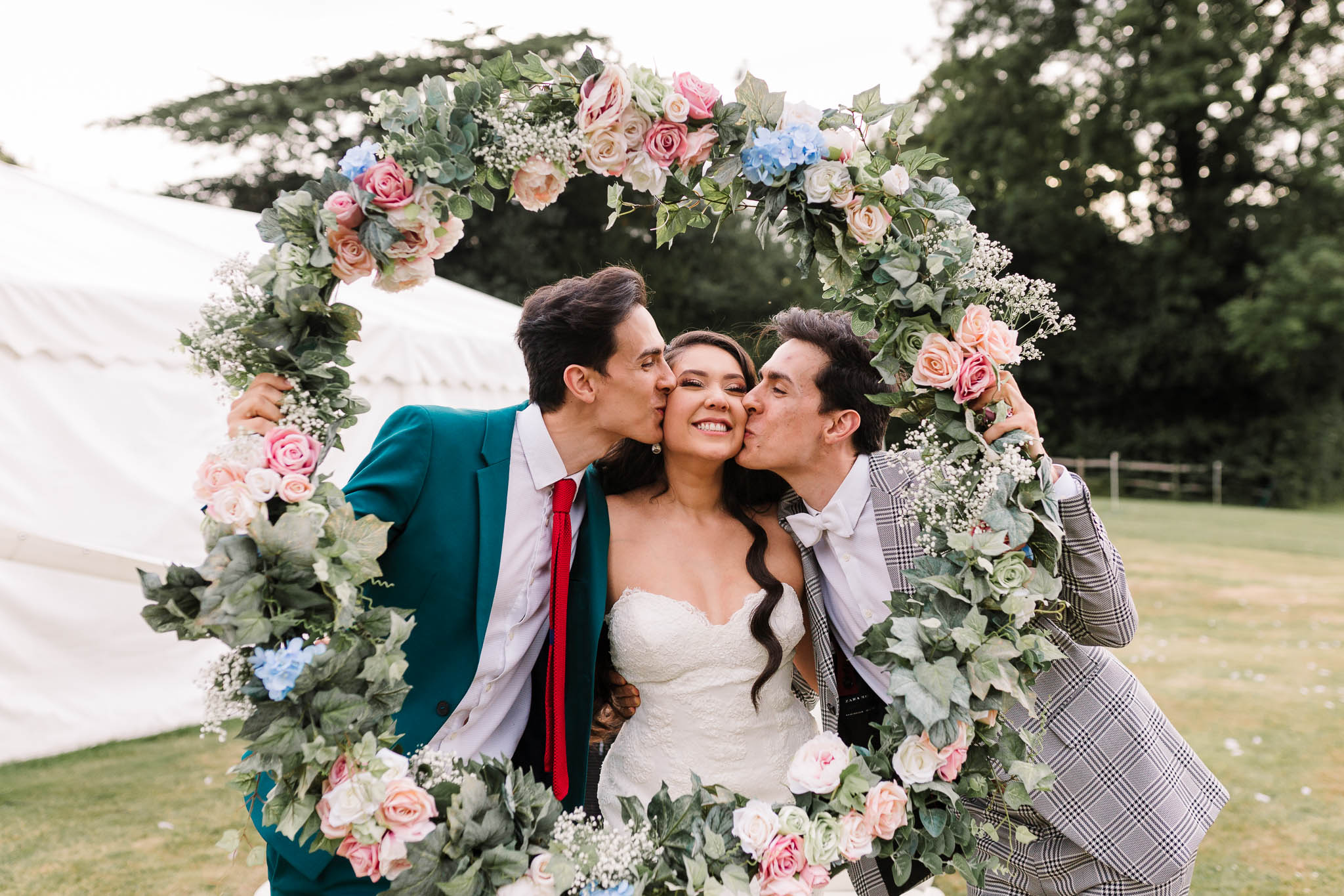 bride and friends with flower ring