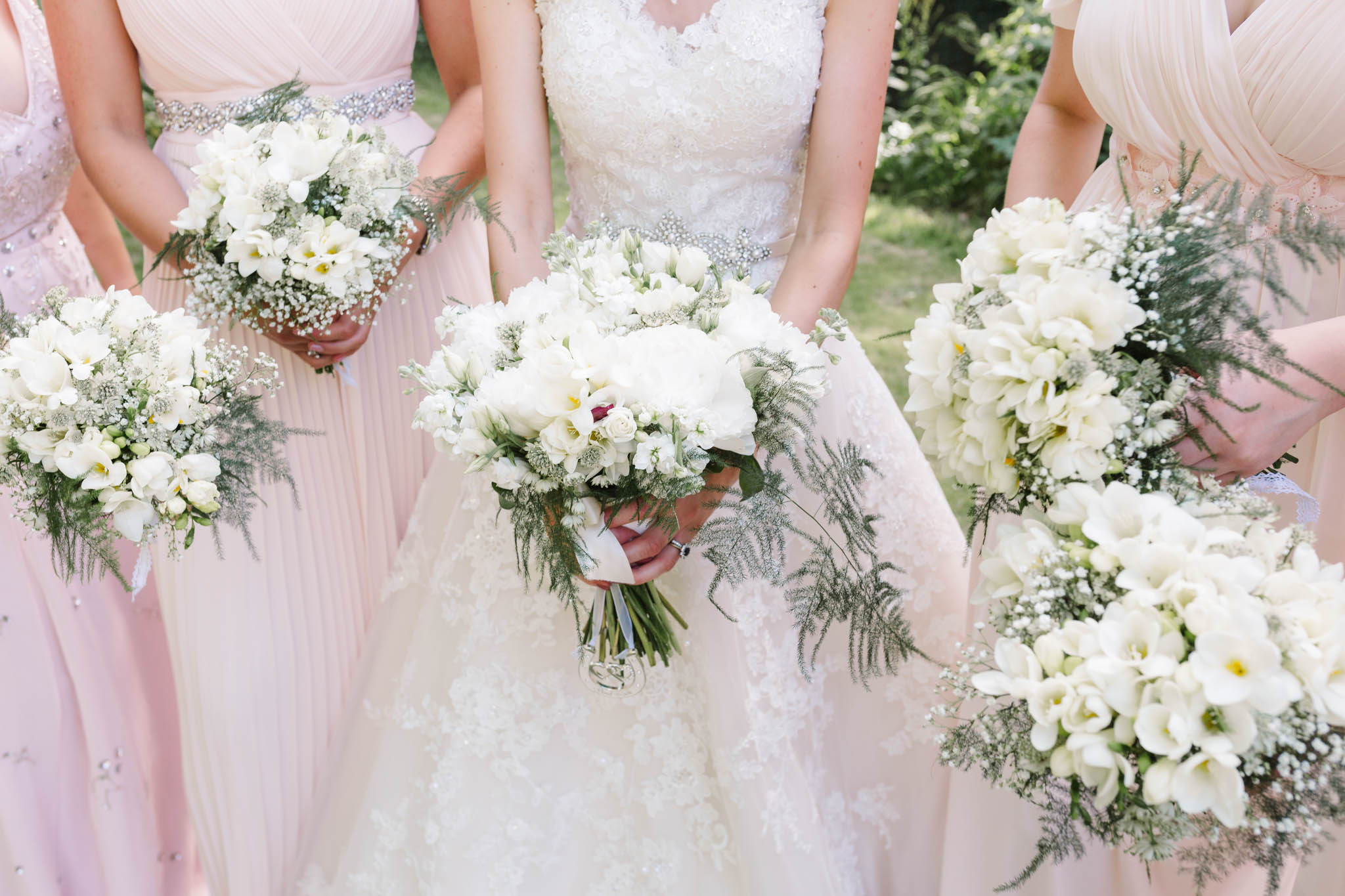 white wedding bouquets for vintage style wedding