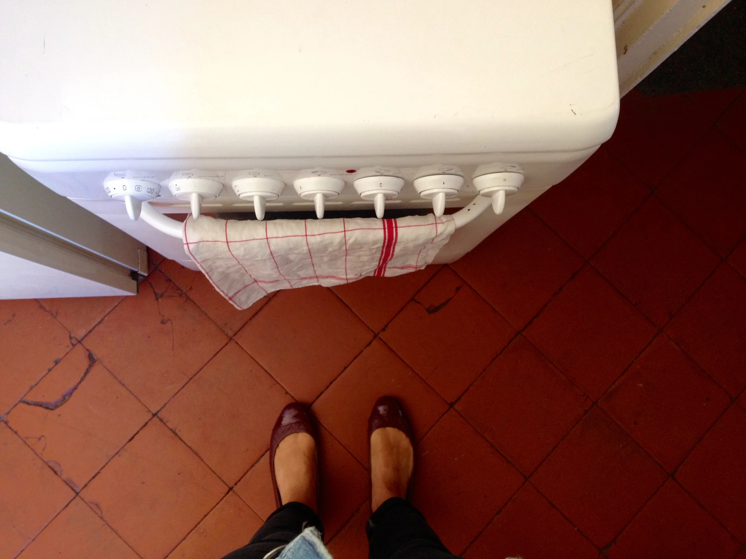 My apartment has a real oven which is not easy to find, trust me. When they say the apartment is "furnished," they're using the term rather loosely. 