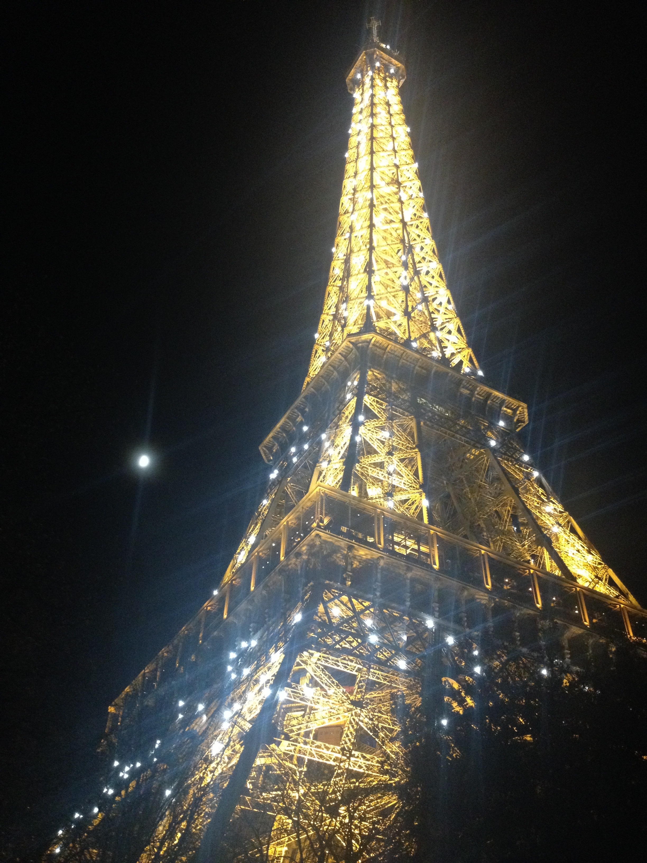 Fun fact: the lights sparkle for five minutes every hour on the hour until 1 am. 