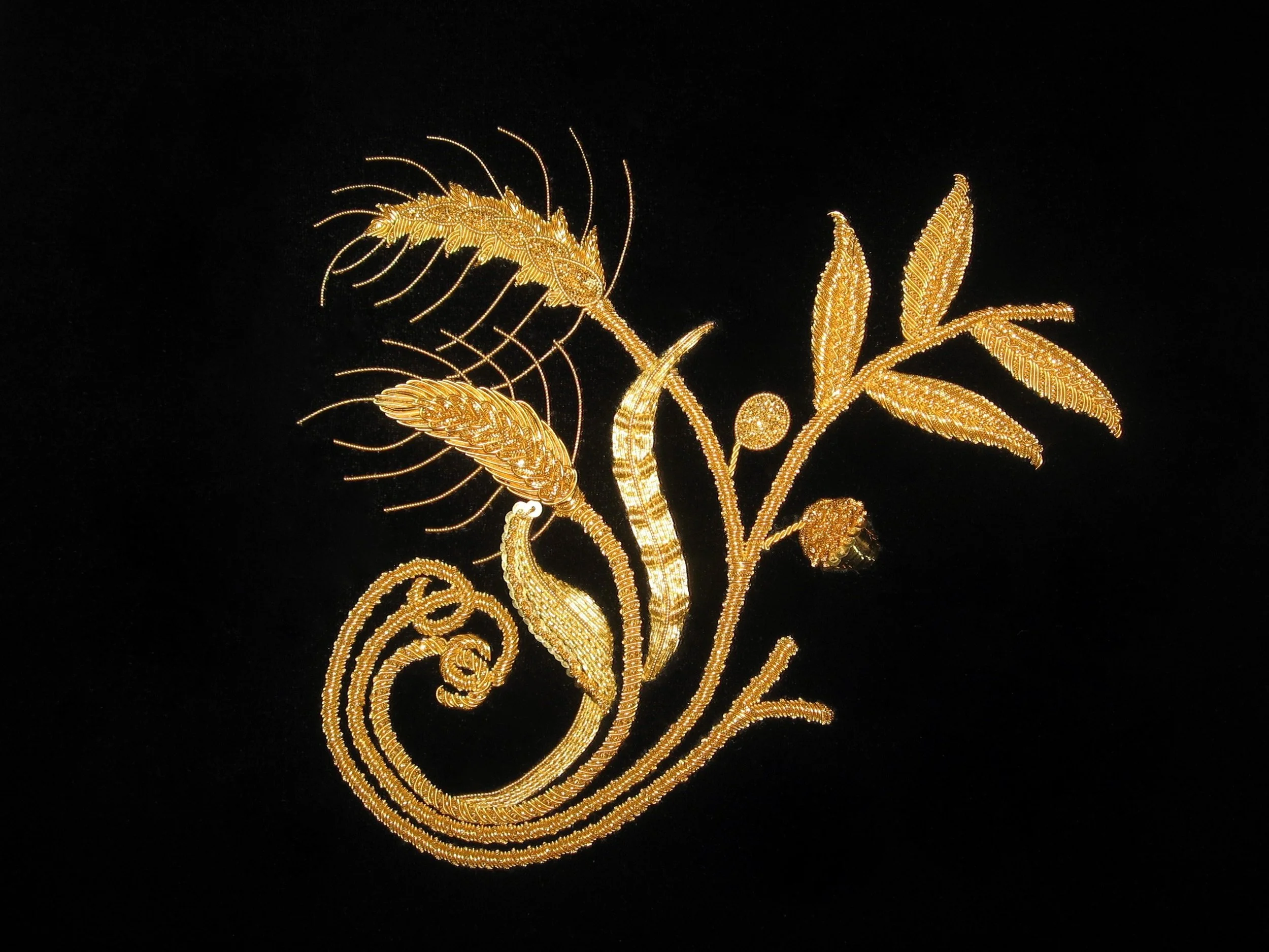 Золотая вышивка схемы. Колосок вышитый канителью. Трафареты для вышивки канителью. Эскизы для вышивки канителью. Вышивка канителью схемы.