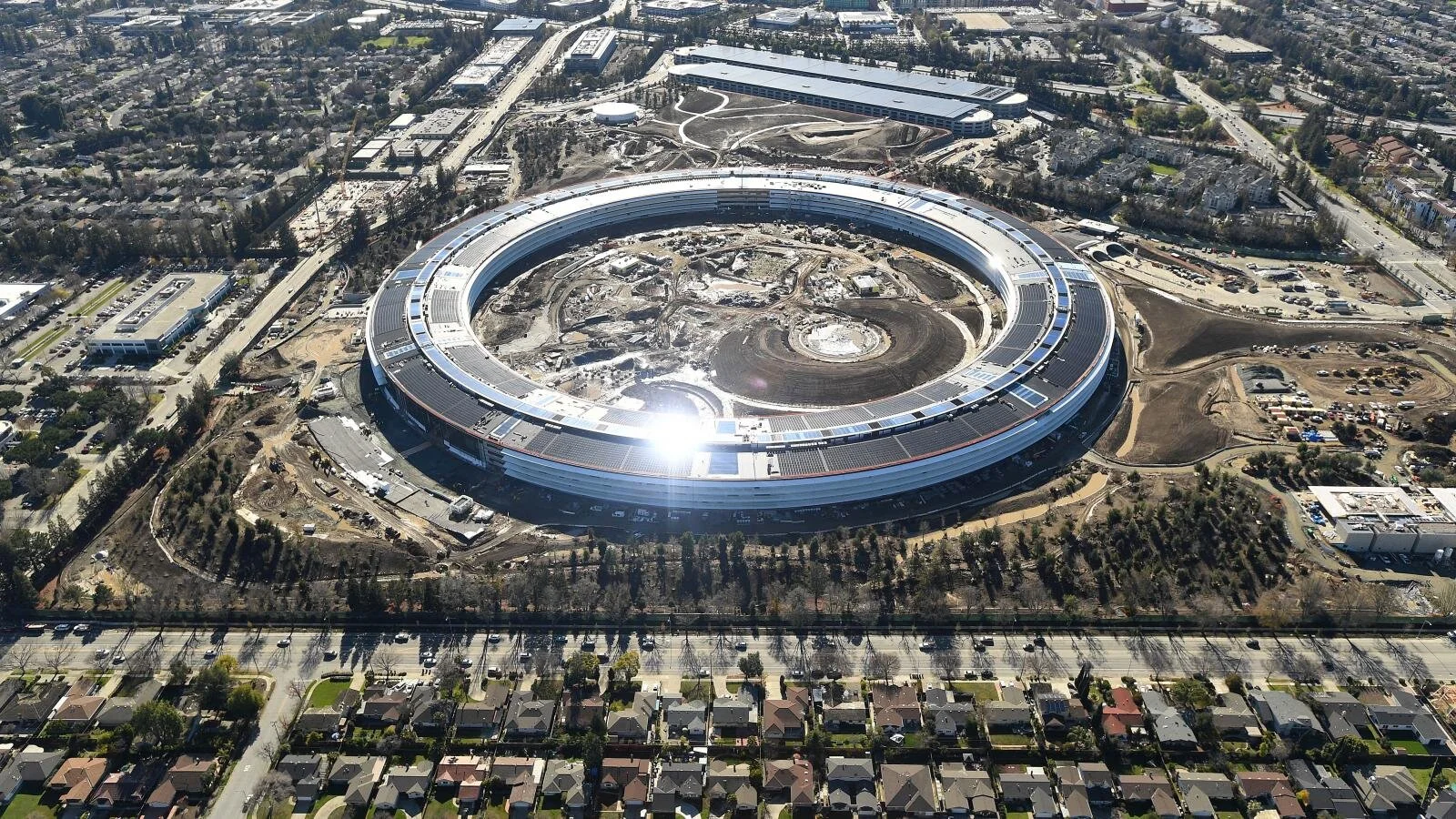 apple-campus-2-iphone-design.jpg