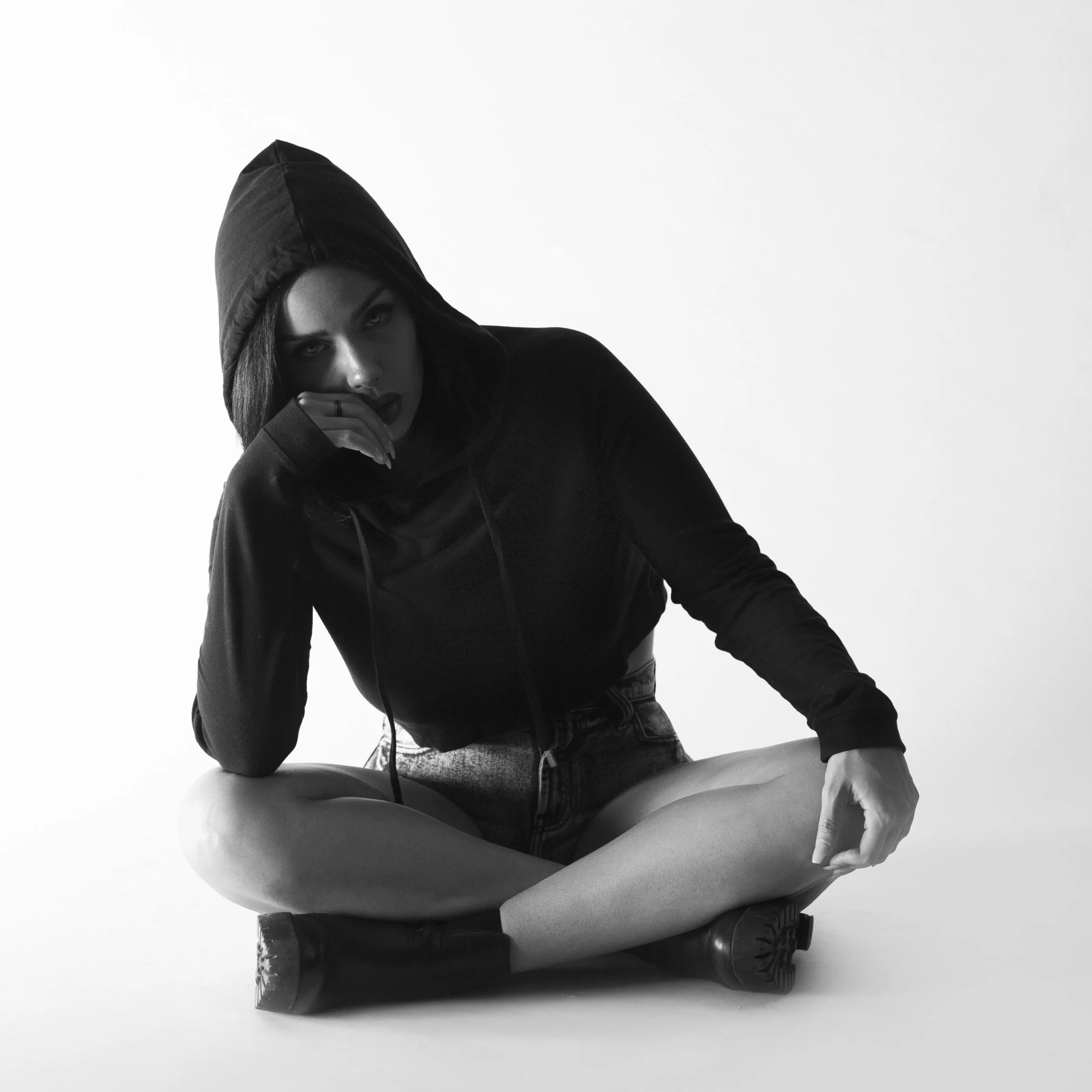 Portrait of artist Yarlen in the studio Miami, 2017