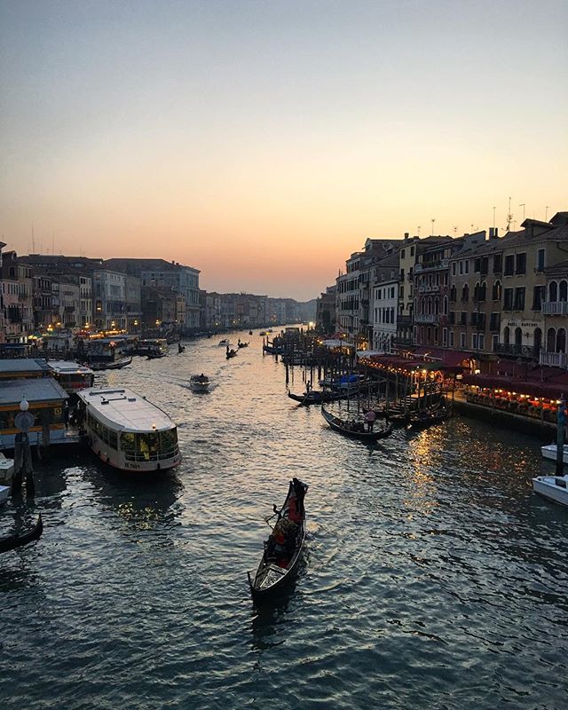 Venice, magical at any time of the day. I took my daughter for her 21st birthday, she&rsquo;s 22 now but still talks about our trip. There&rsquo;s no better present than a trip! #daytripper #veniceitaly #travelingram .
.
.
.
.
,
#venicecanals #italia