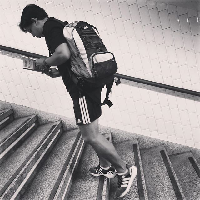 &quot;El coraz&oacute;n&quot; Edmundo de Amicis. 
#creative #ideas #heart #coraz&oacute;n #leer #lectura #lectores #lovely #lectorescompulsivos #madrid #nice #artwork #fotografia #escaleras #gentefeliz #libros #bookstagram #booklover