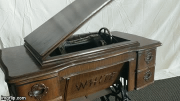 antiquesewingmachine.gif