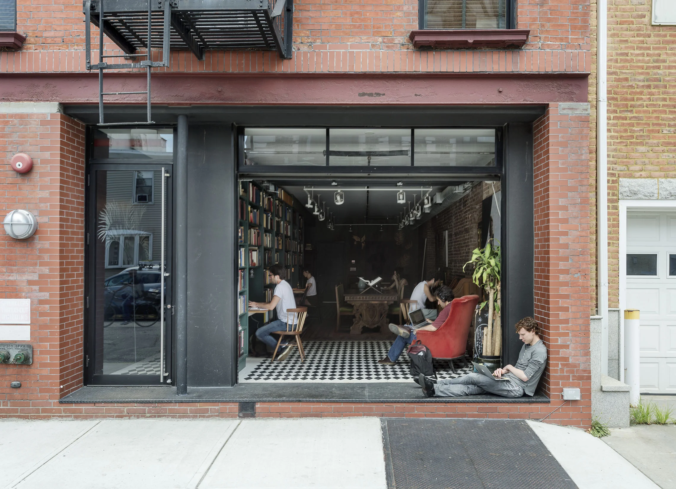 Van Alst Studios - Commercial Entry