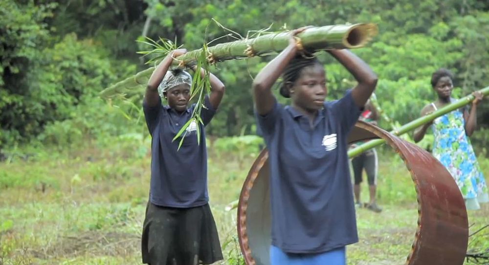 Climate Heroes of Ghana build bamboo bicycles