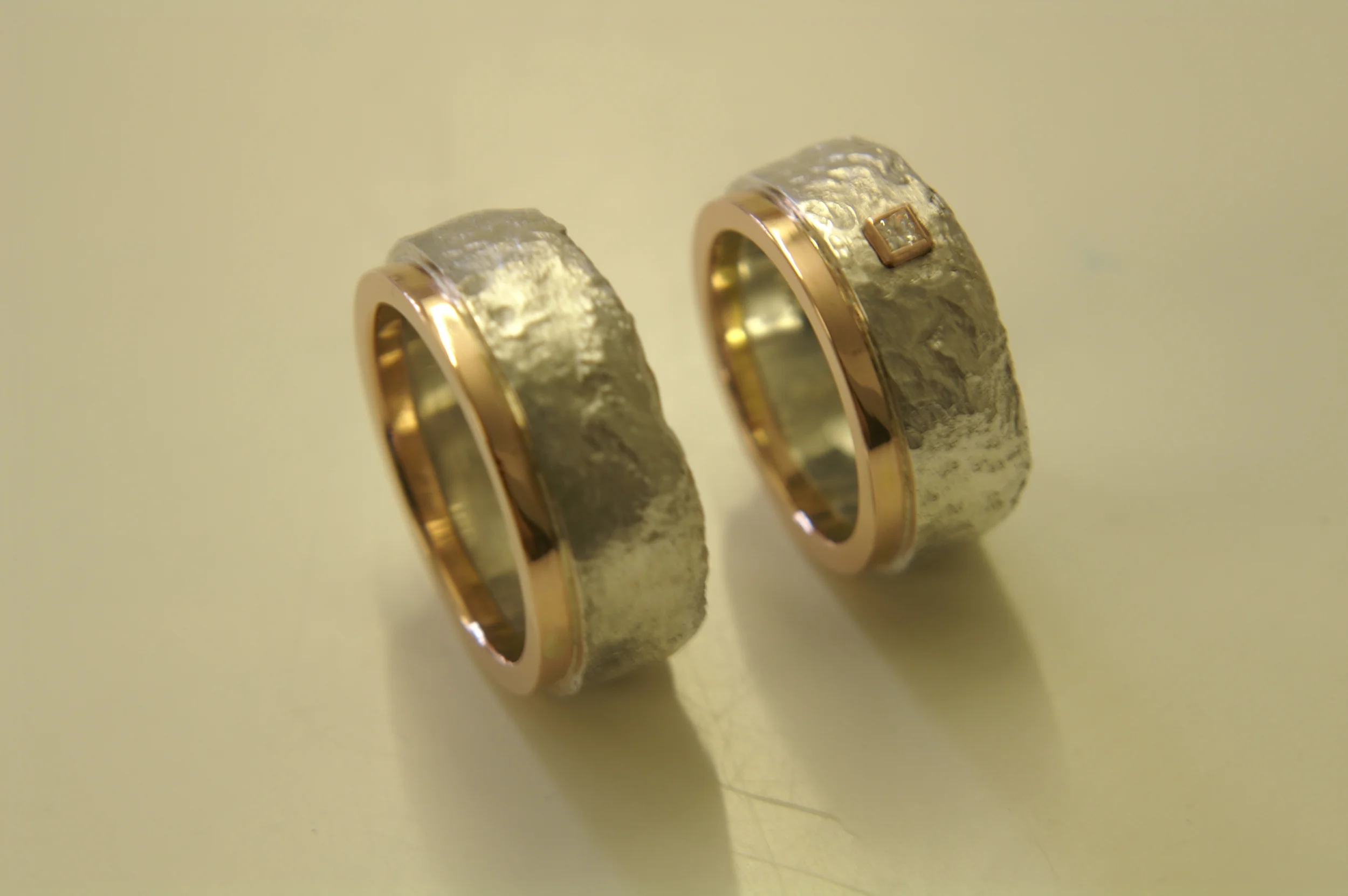 Resultaat!!Zilveren ringen met roodgoud en princess diamant