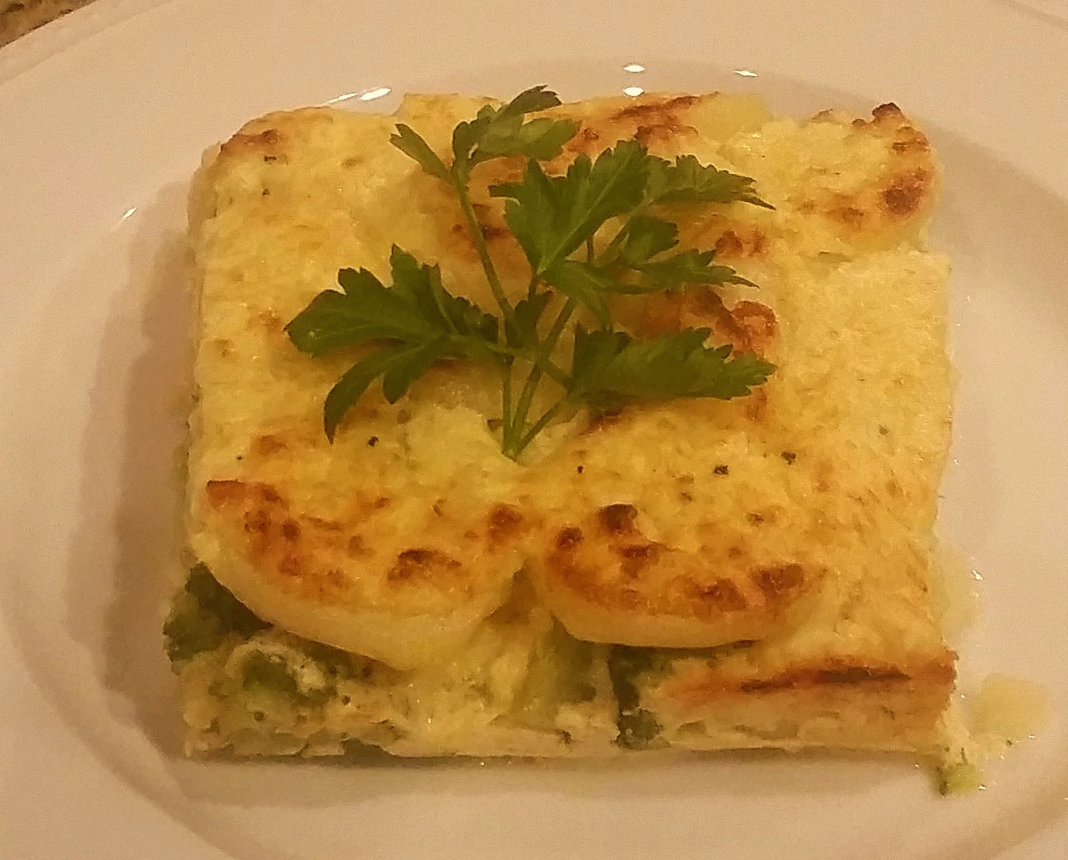 "LAYERED" POTATO CASSEROLE WITH BROCCOLI AND CHICKEN