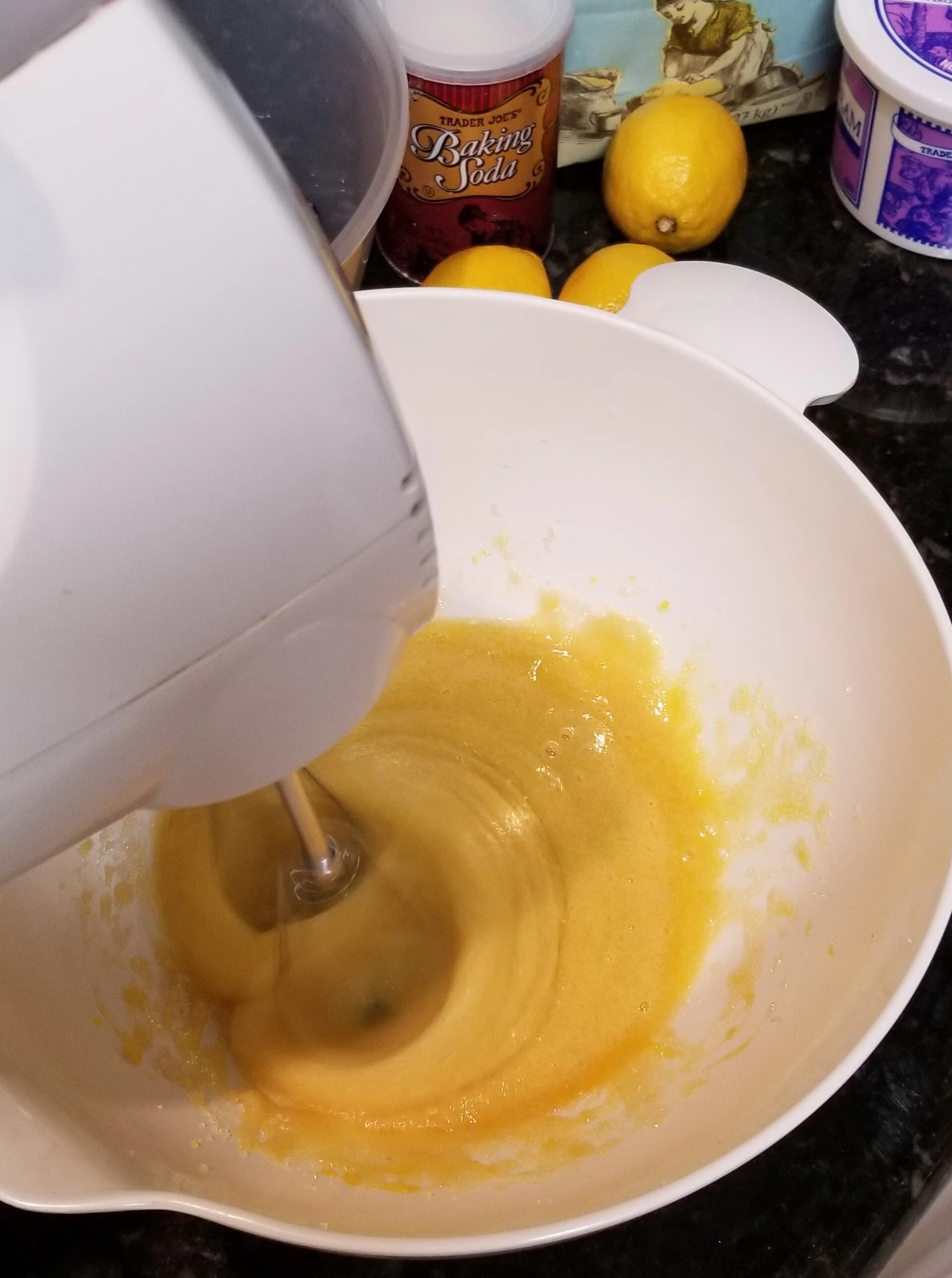 Electric sugar mixing eggs and sugar