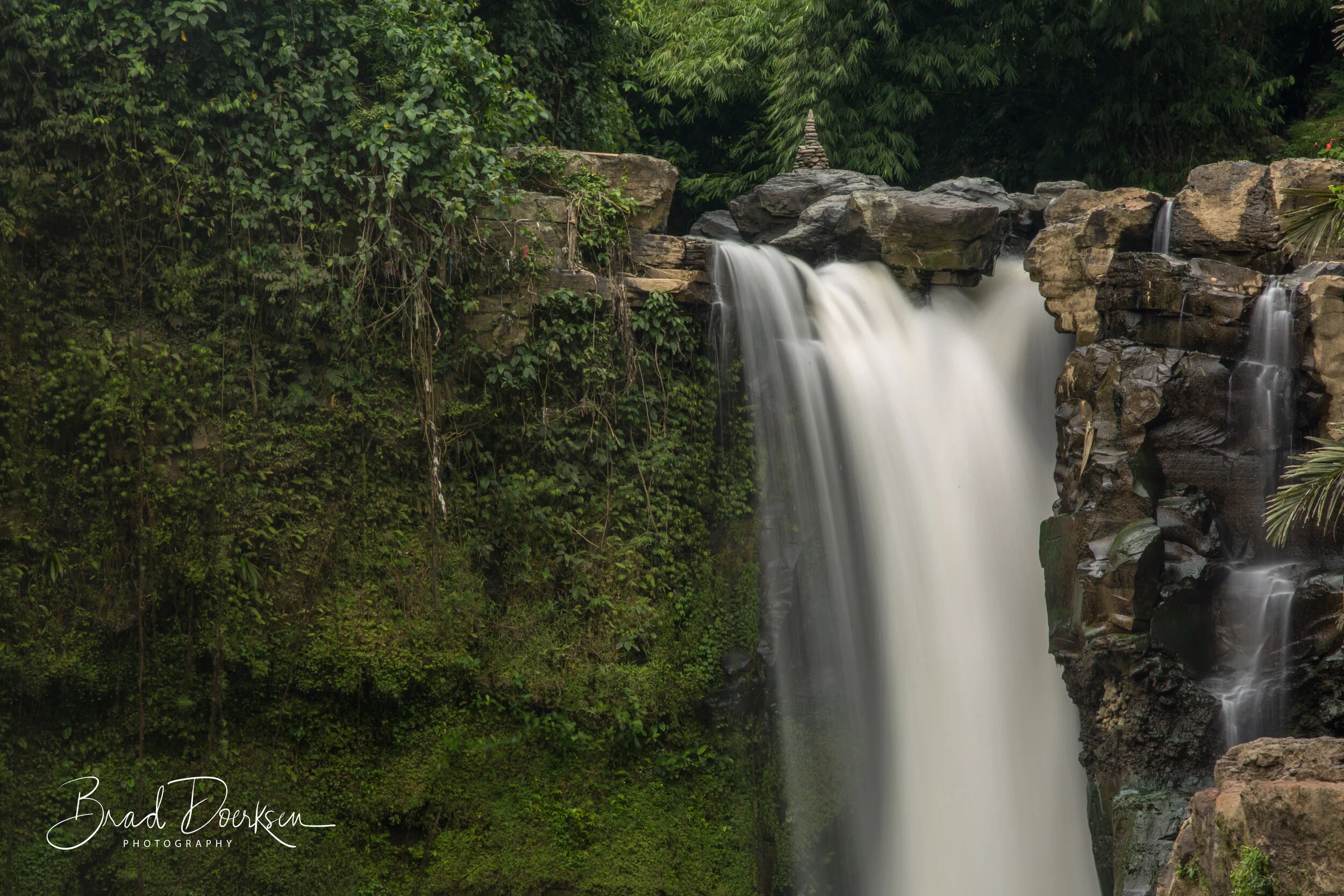 Tegenungan Falls.JPG