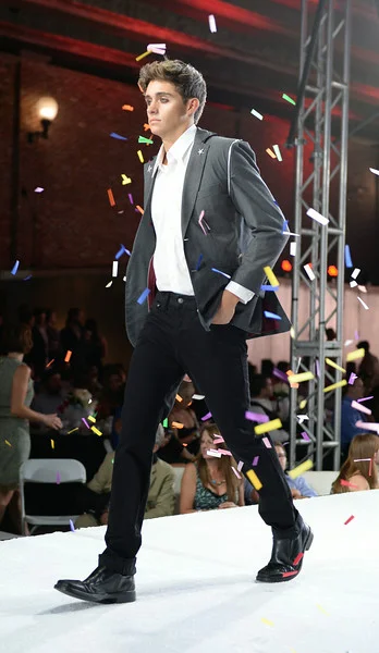 fashion-show-kg-032-L.jpg