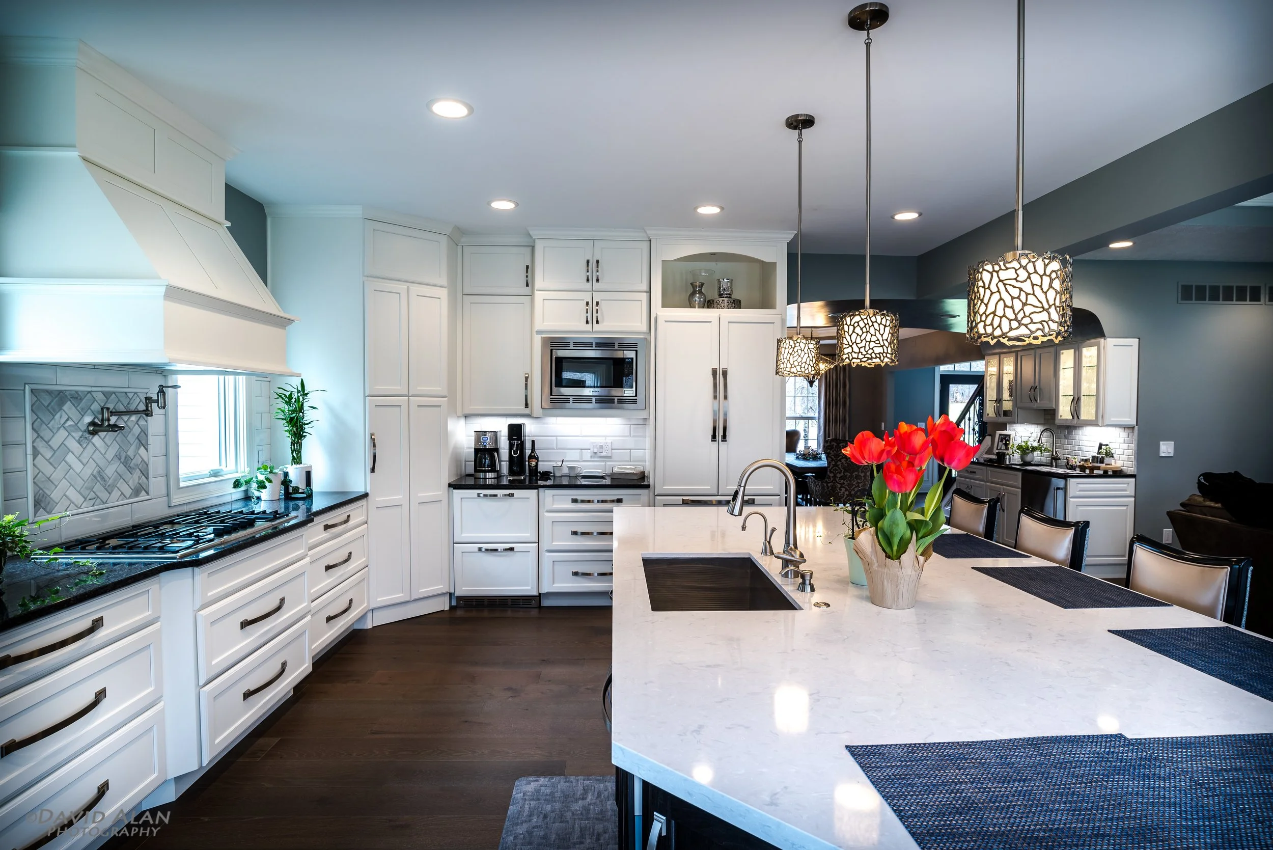 Luxury Custom Kitchen with Quartz Island – Perrino Builders