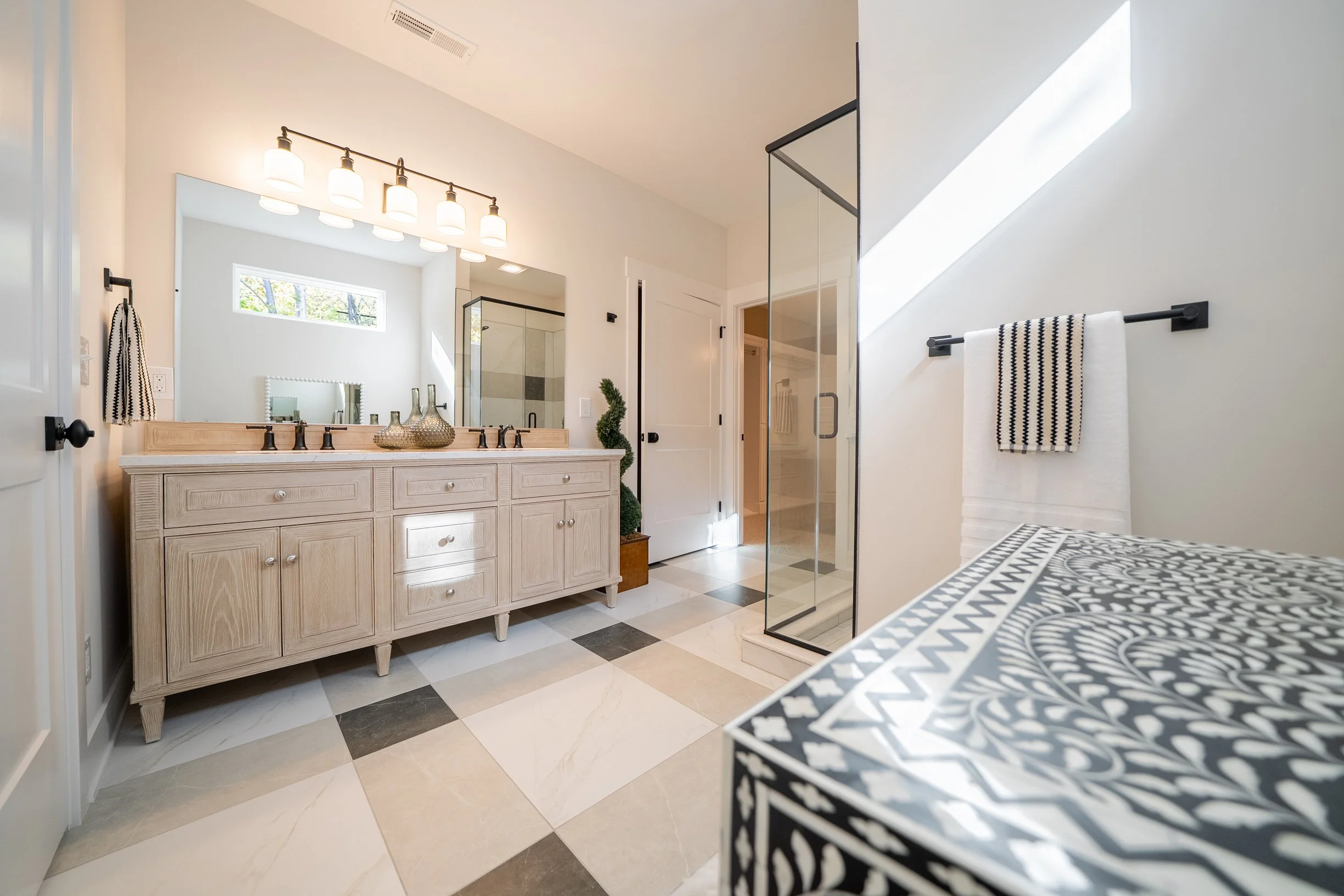 008 Primary Bath.jpg