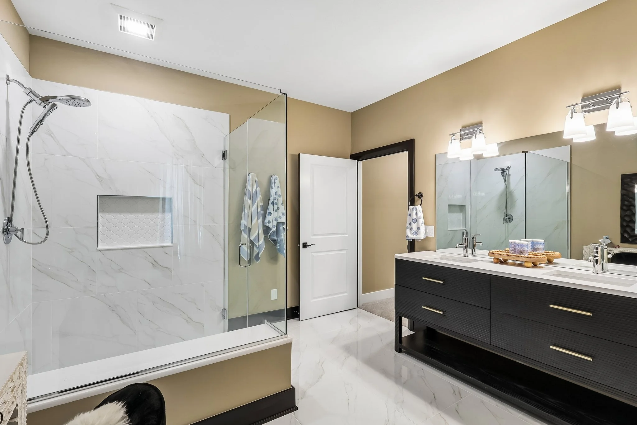 9. Master Bath.jpg