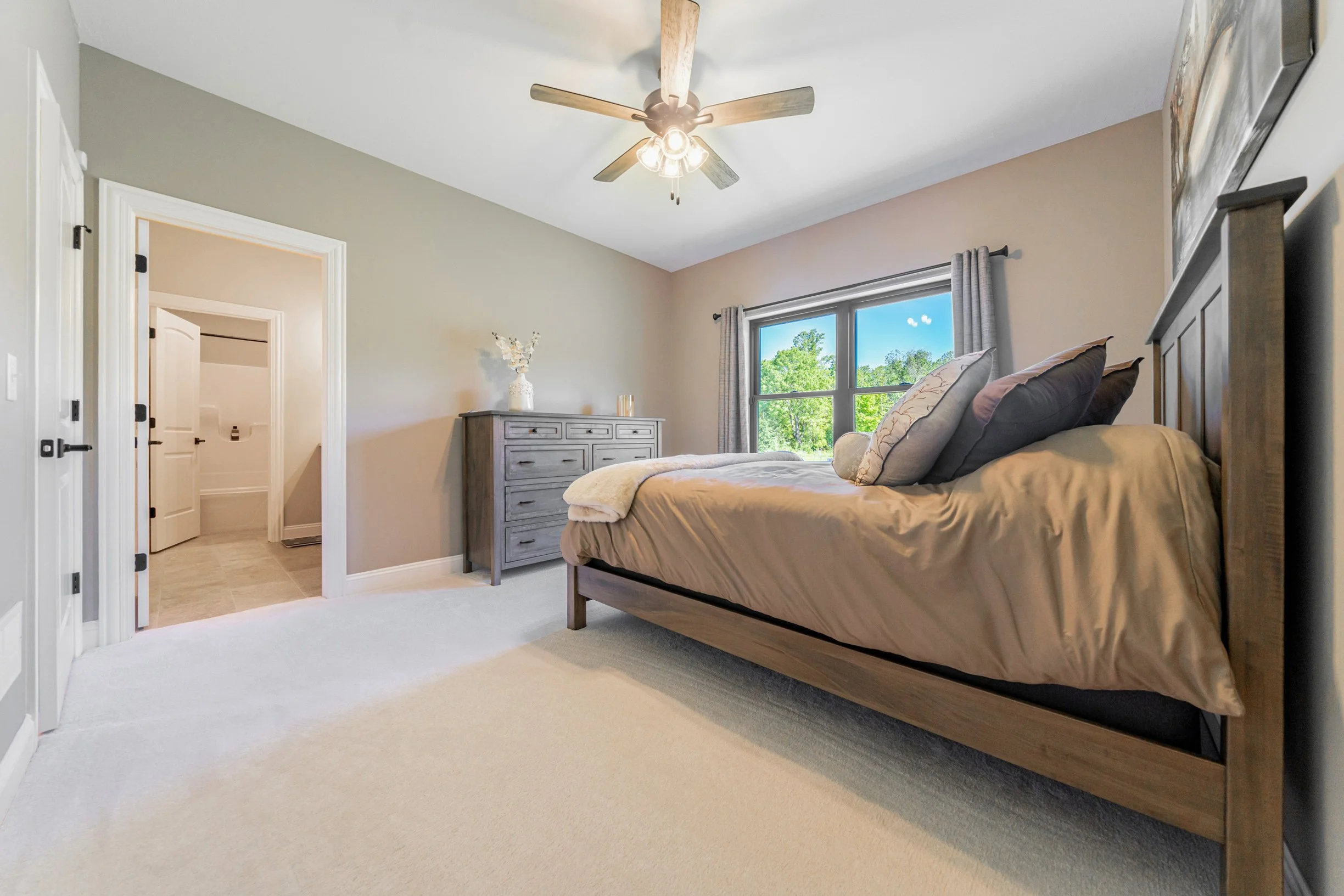 10 Guest Bedroom.jpg