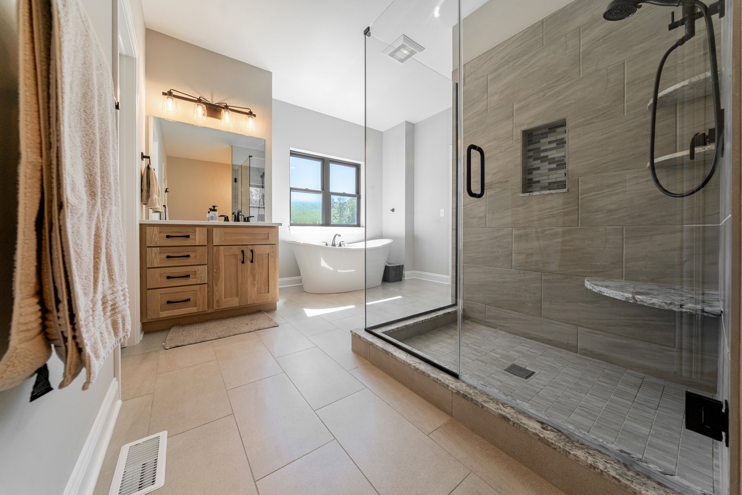 9 Master Bath.jpg