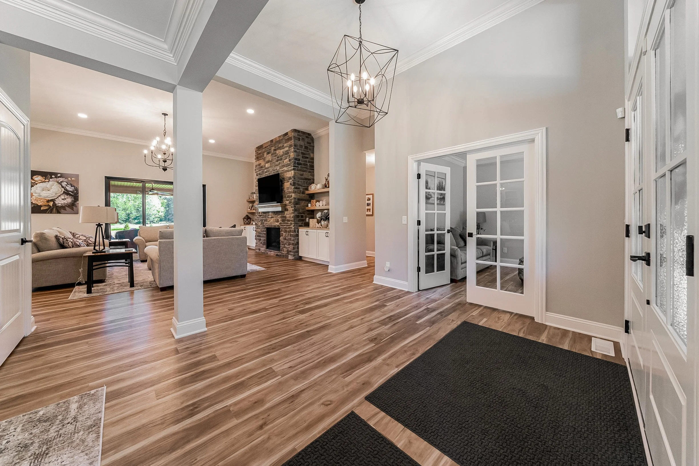 2 Foyer to Living Area.jpg