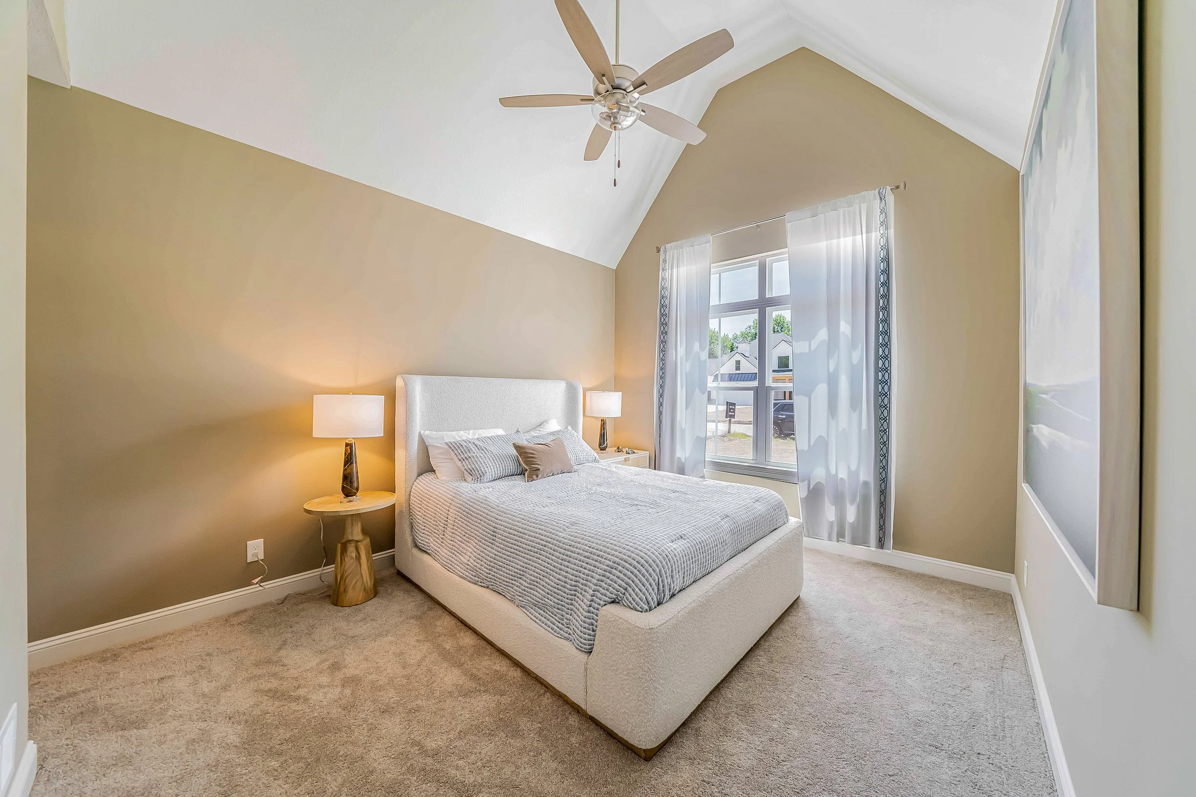 8. First Fl Guest Ensuite.jpg