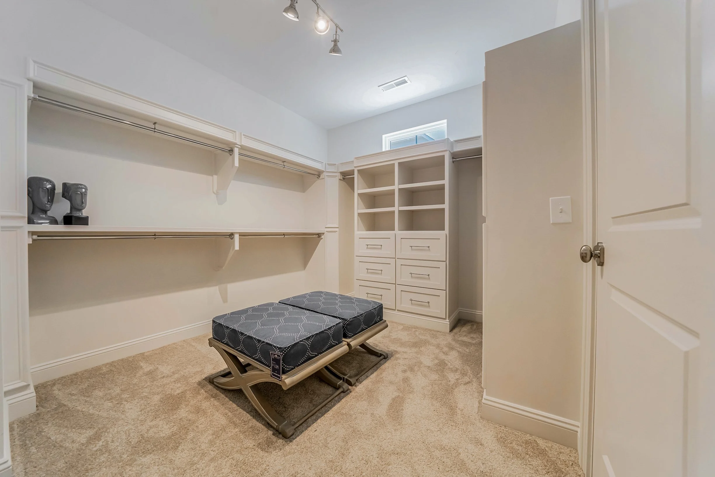 7.6. Master Closet.jpg