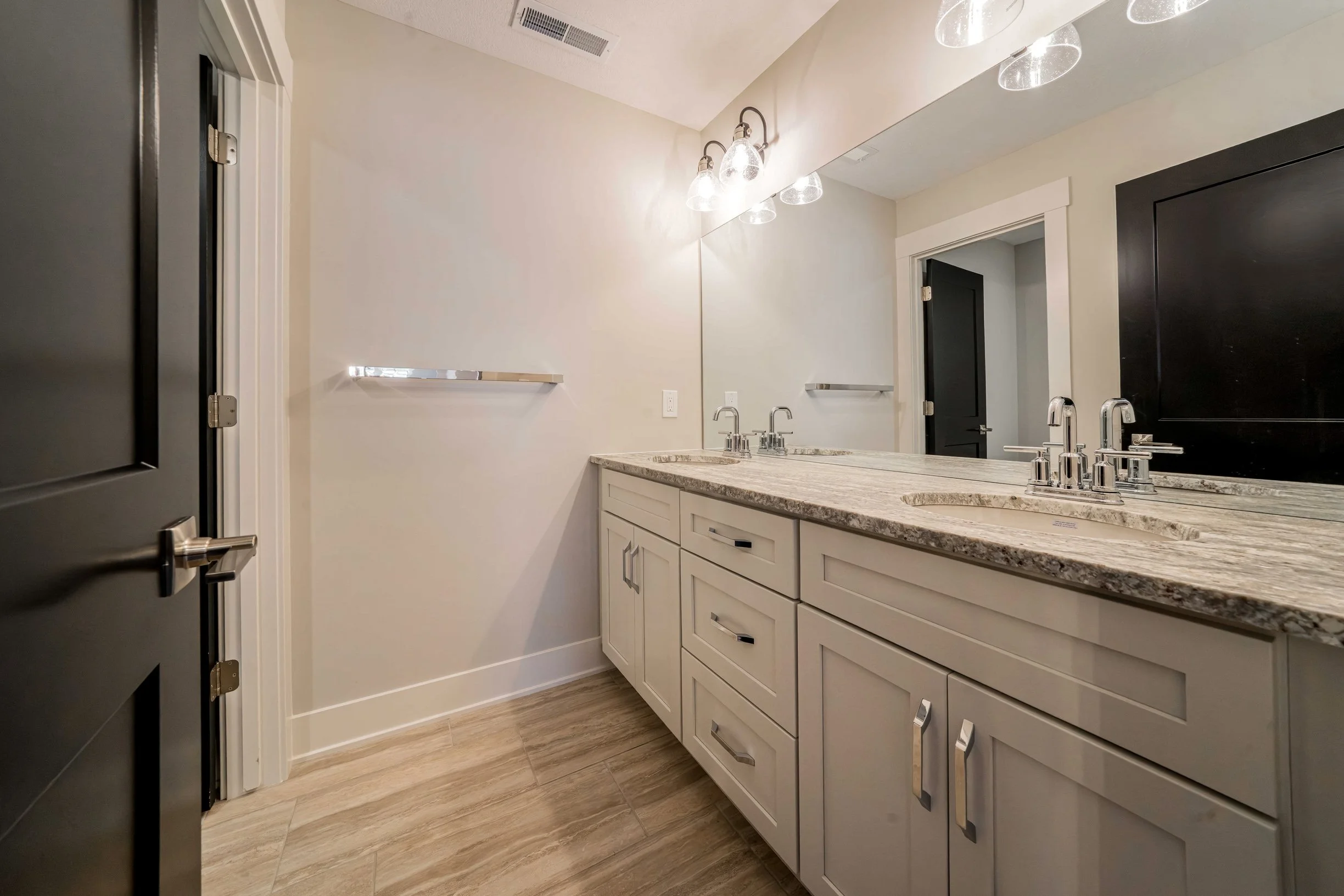 14. 2nd fl bath 34270 Giovanni Ave - 60.jpg