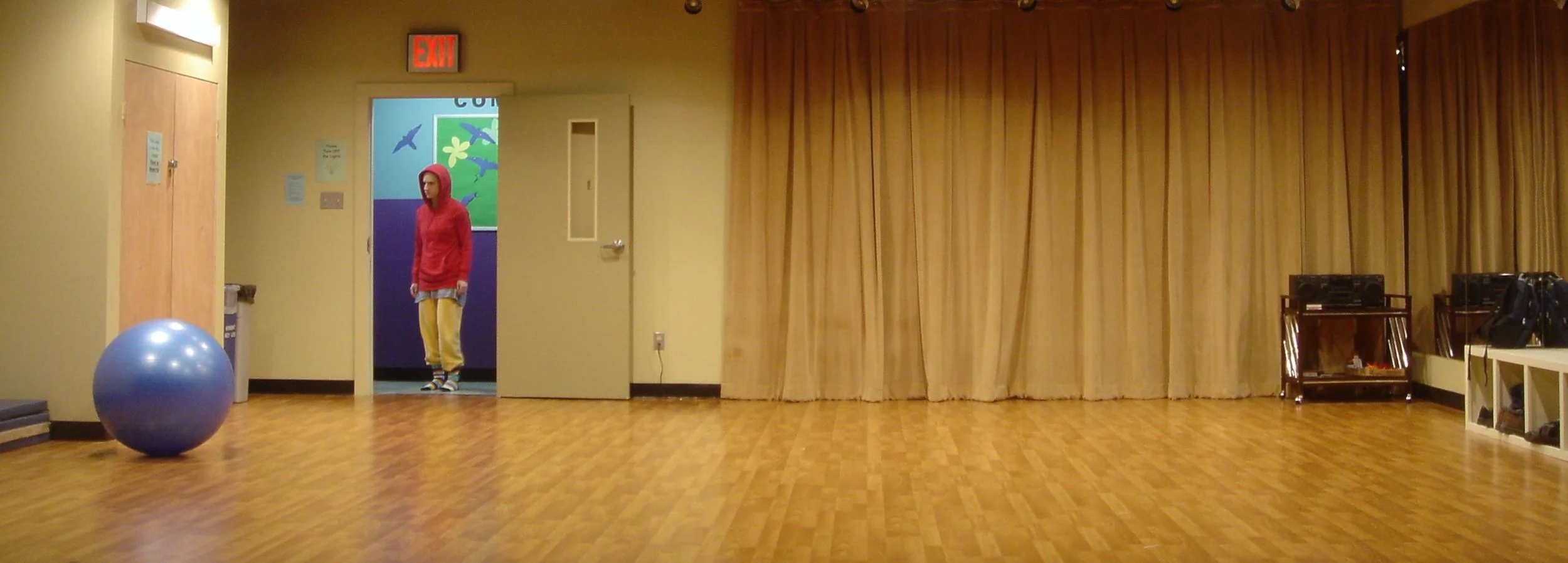 circle, mirror, transformation, set and costume design