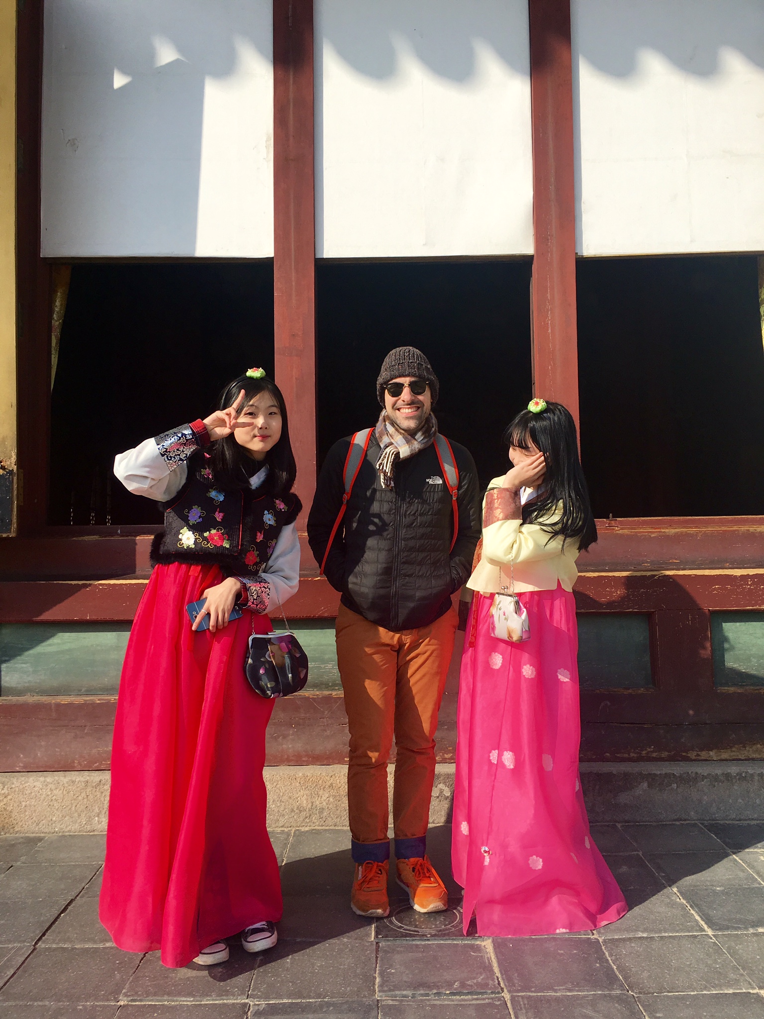 2 very strange girls, in traditional Korean clothing called Hanbok.