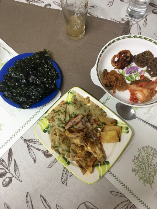 This was only a mere fraction of the goodies Kiyoung's Mum had prepared for breakfast. 